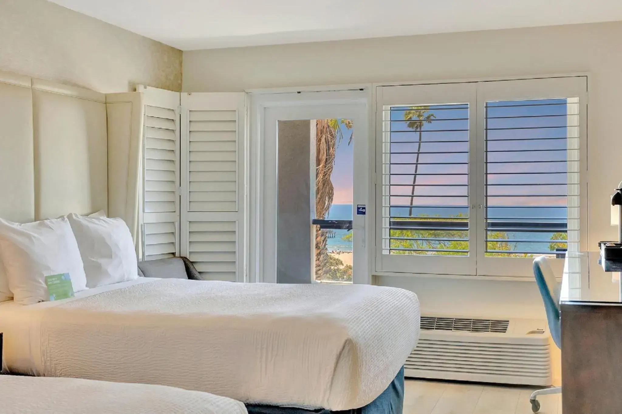 Sea view, Bed in Ocean View Hotel Sea view, Bed in Ocean View Hotel