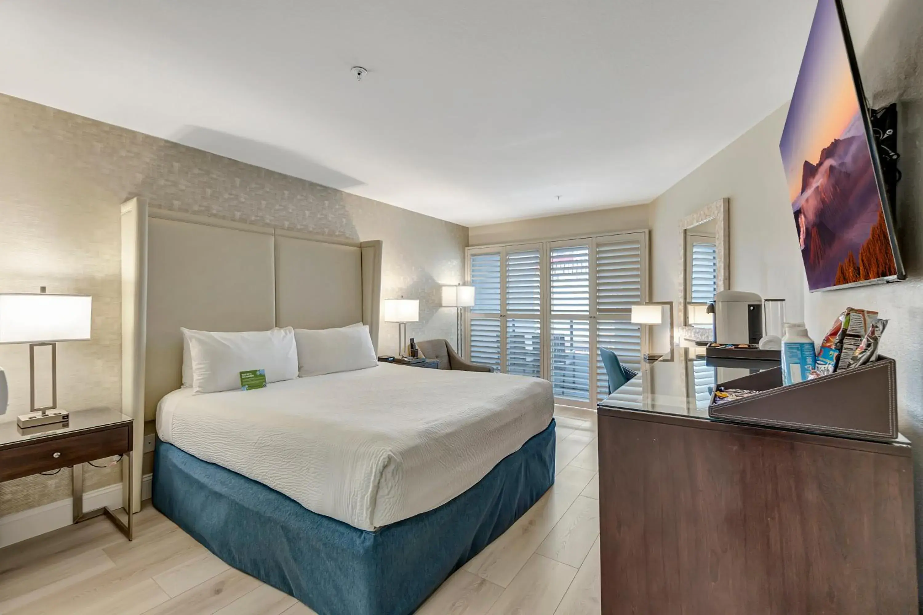 Photo of the whole room, Bed in Ocean View Hotel Photo of the whole room, Bed in Ocean View Hotel