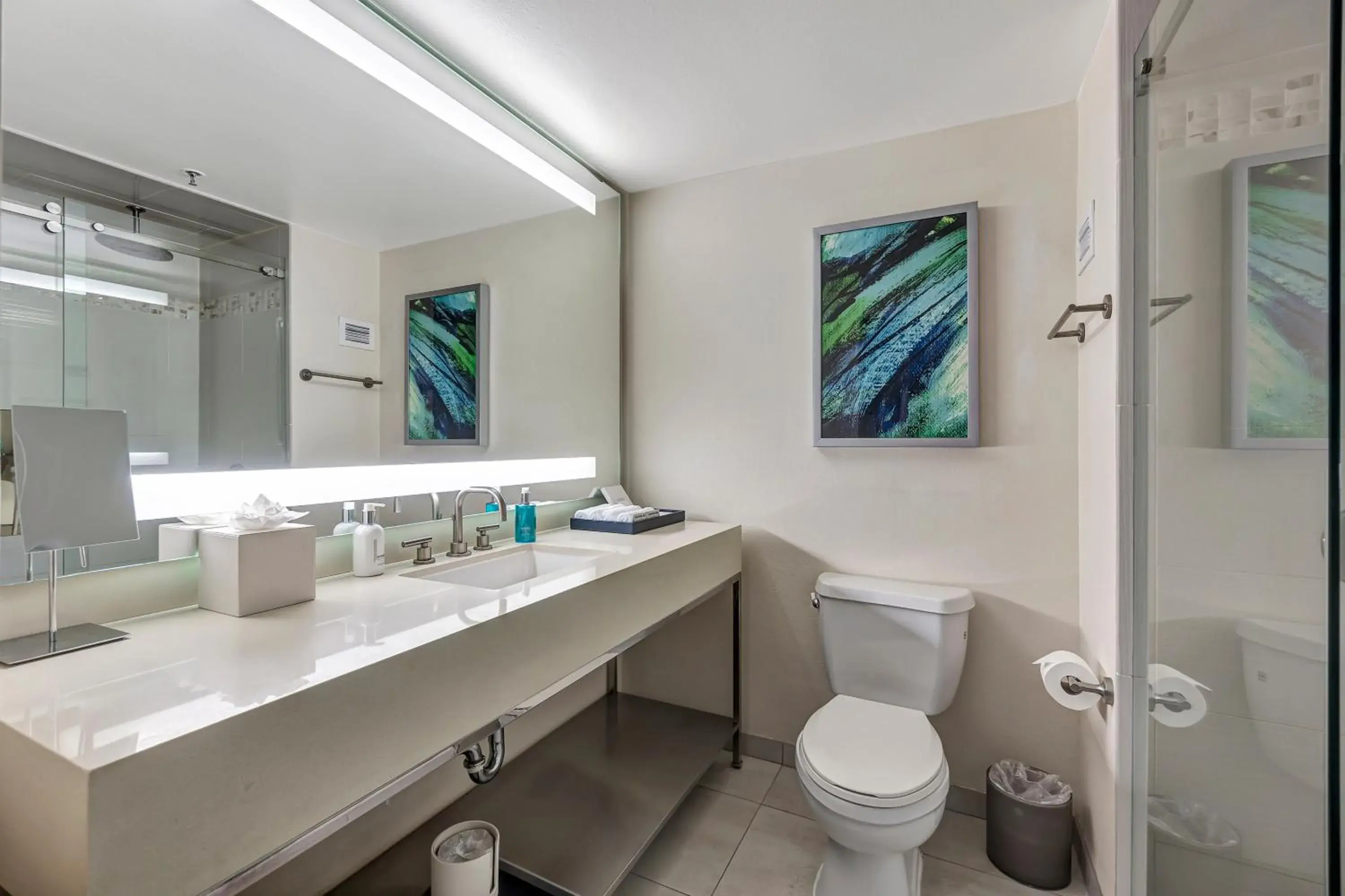 Shower in Ocean View Hotel Shower in Ocean View Hotel