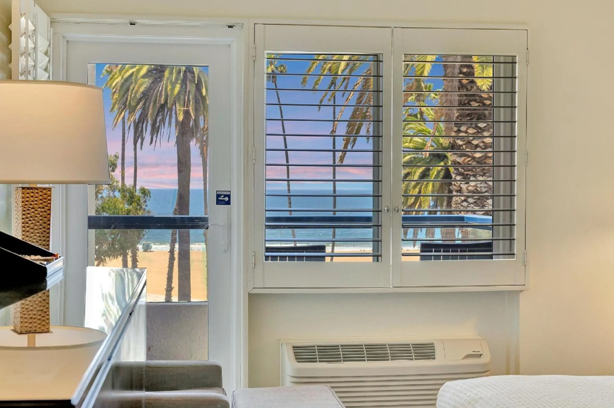 Sea view, Bed in Ocean View Hotel