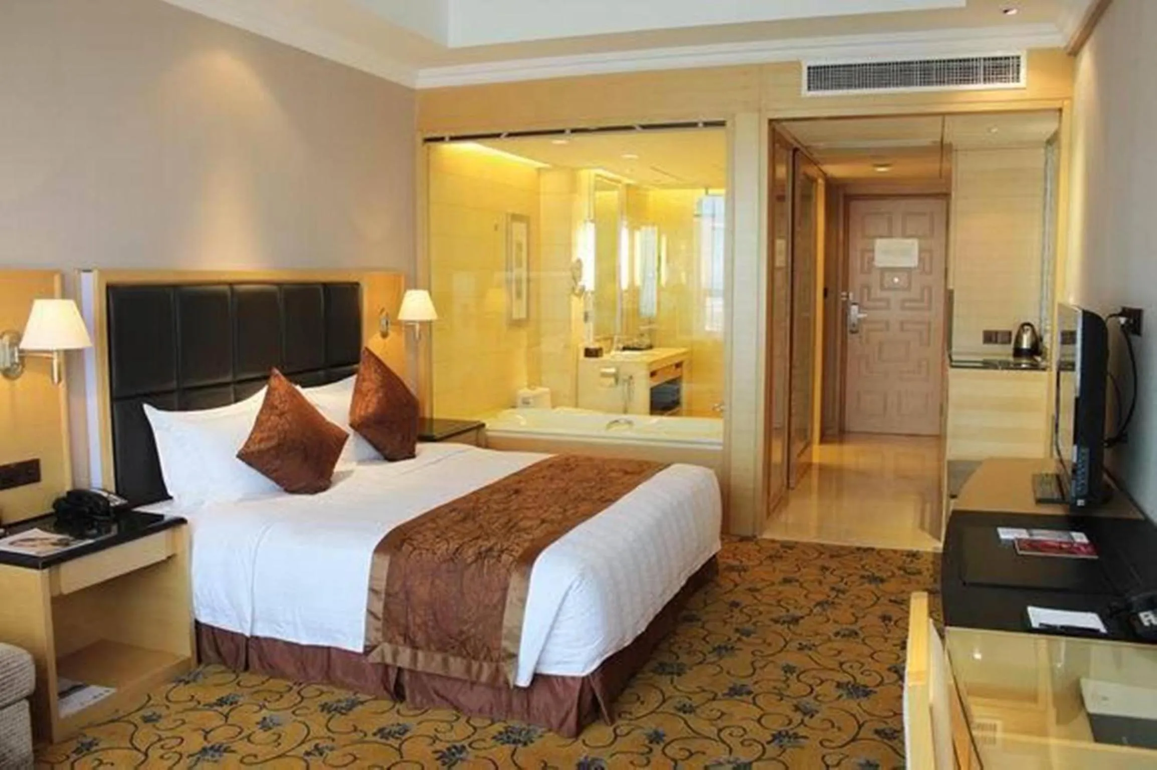 Photo of the whole room, Bed in Hotel Nikko Wuxi