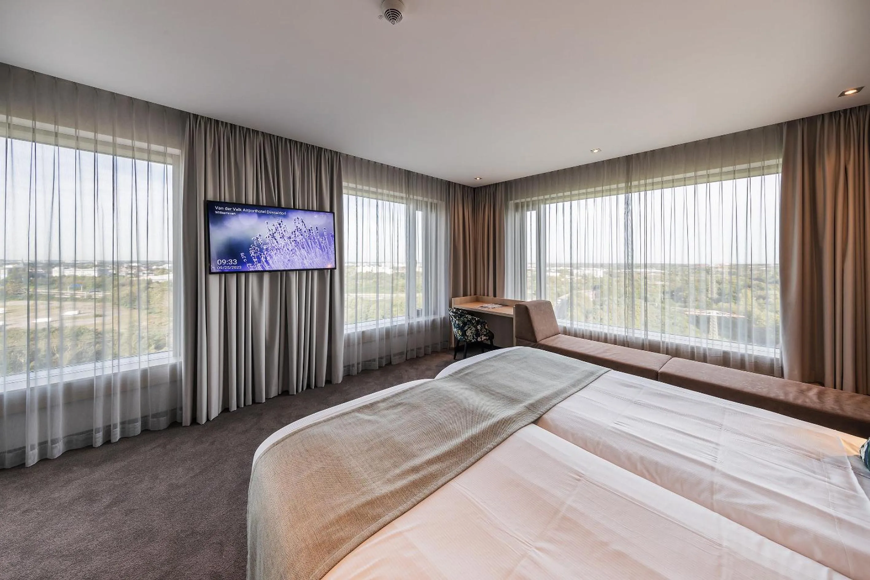 Photo of the whole room, Bed in Van der Valk Hotel Düsseldorf