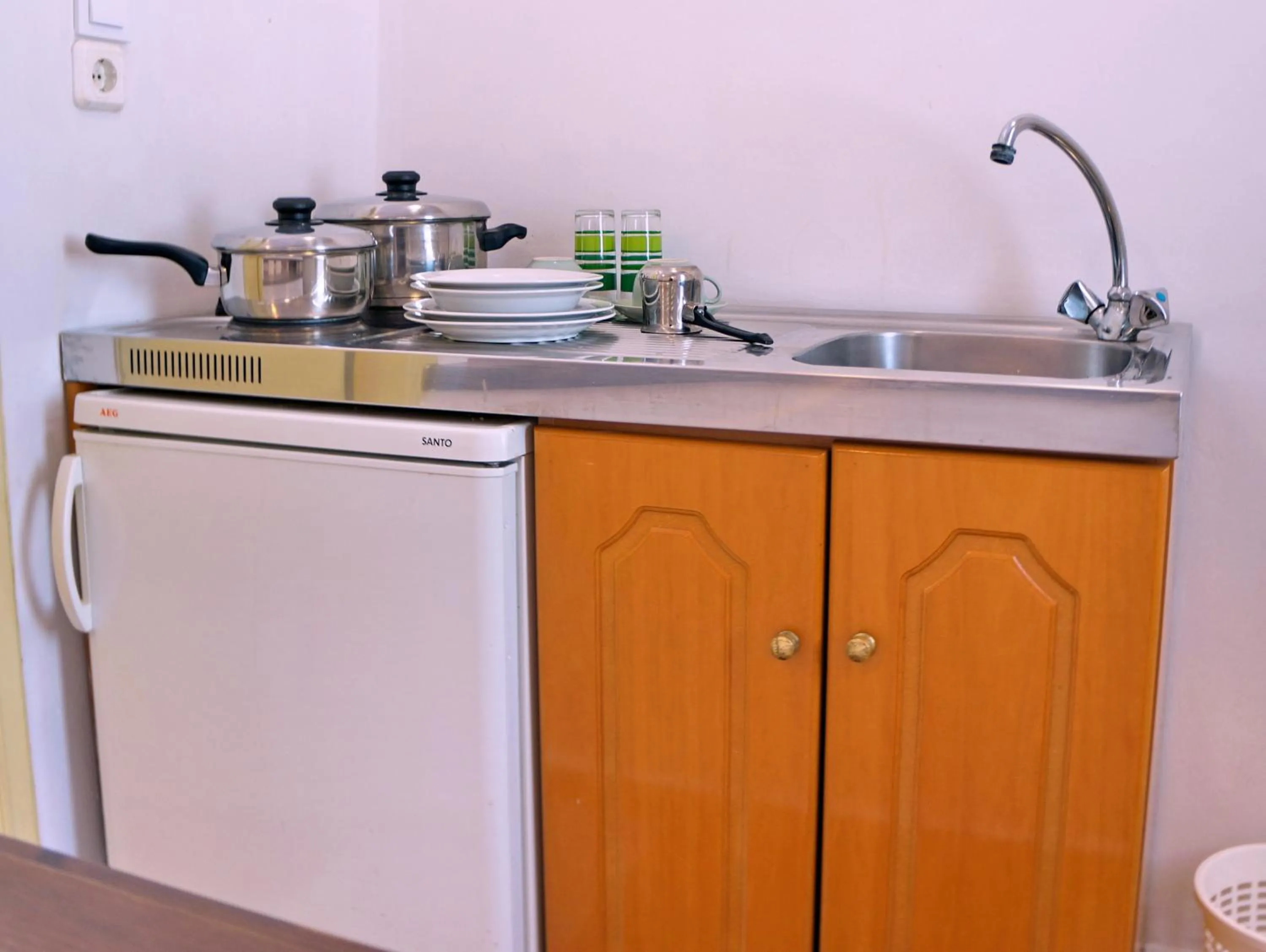 Coffee/tea facilities in Pefka Rooms