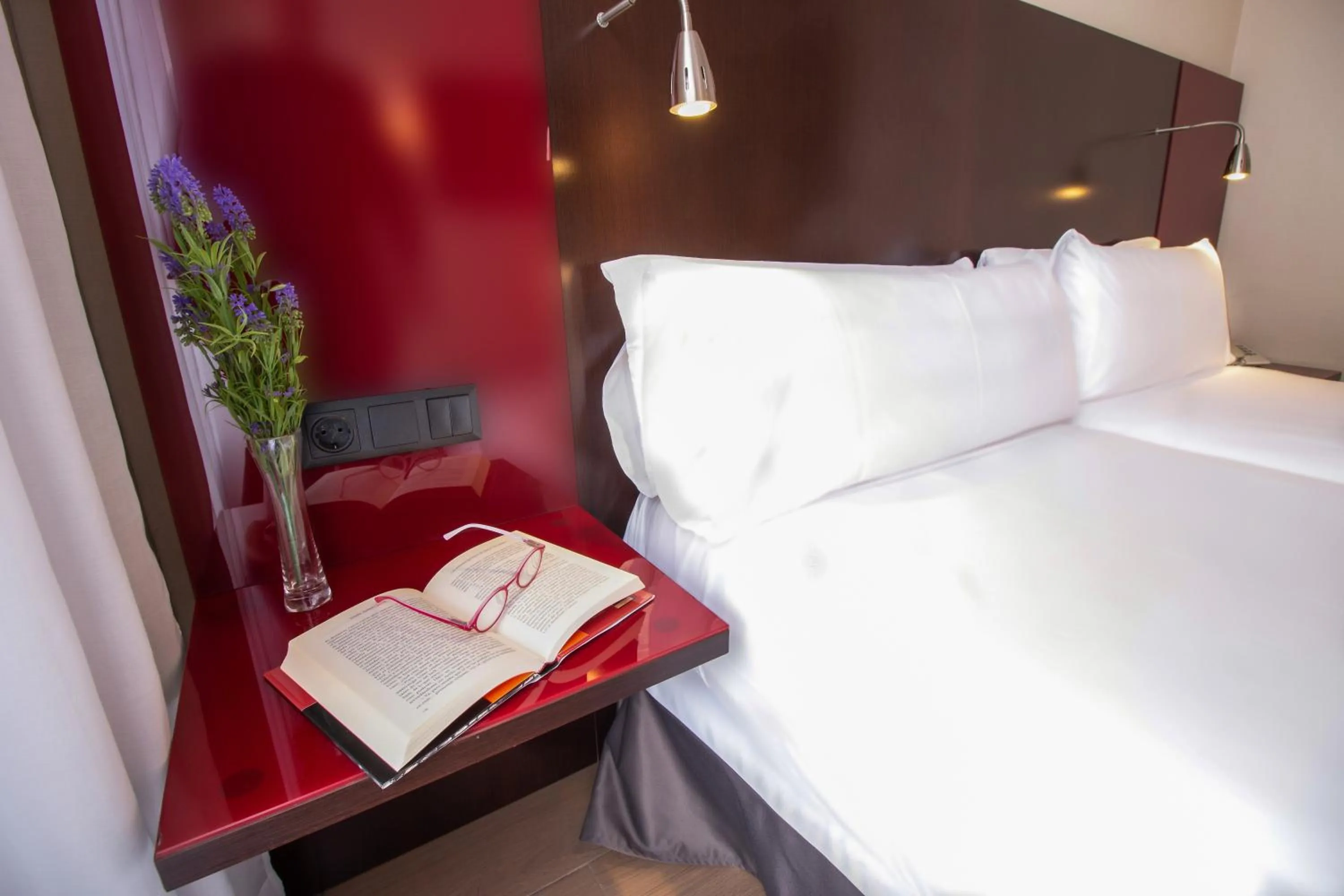 Decorative detail, Bed in SM Hotel Teatre Auditori