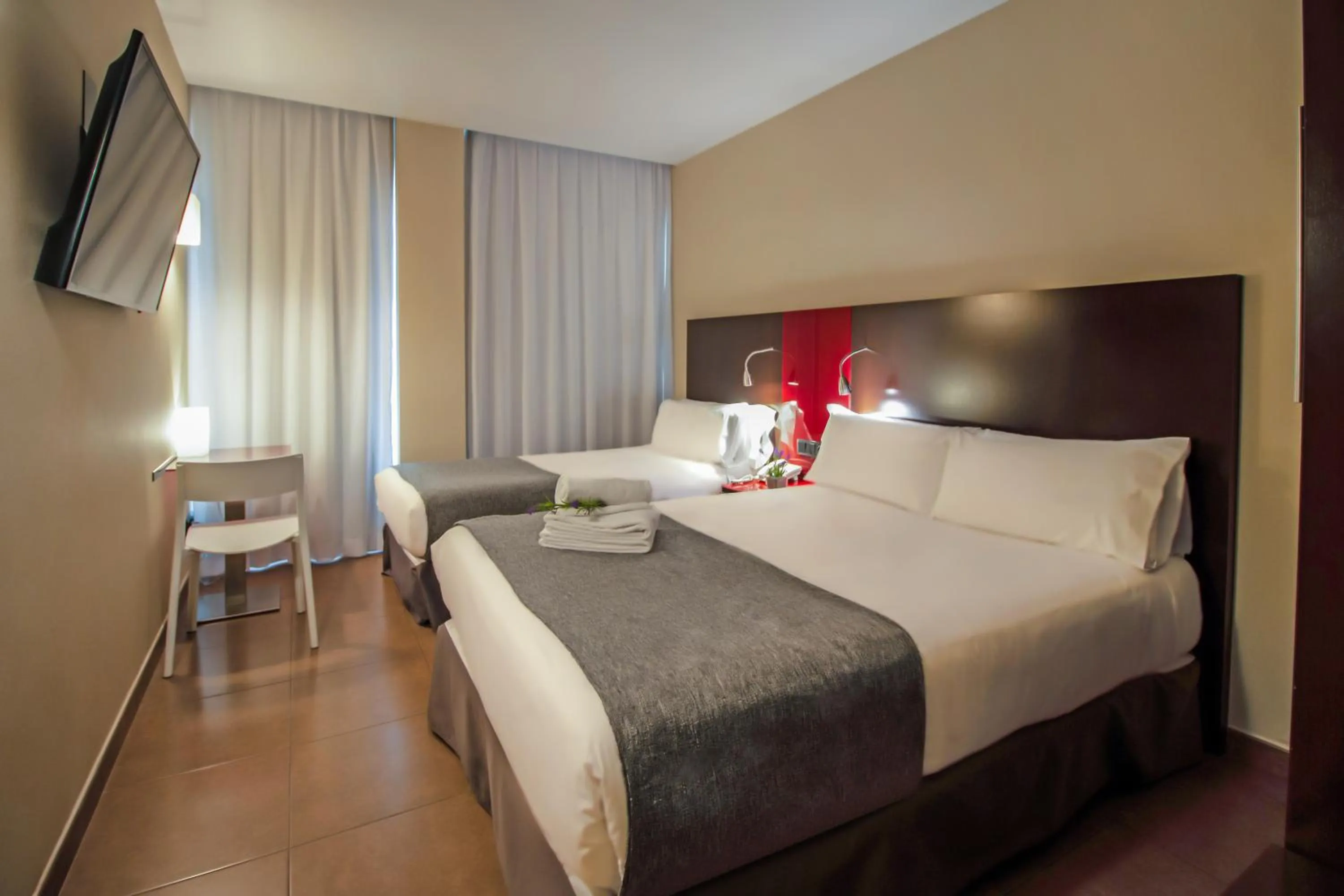 Photo of the whole room, Bed in SM Hotel Teatre Auditori