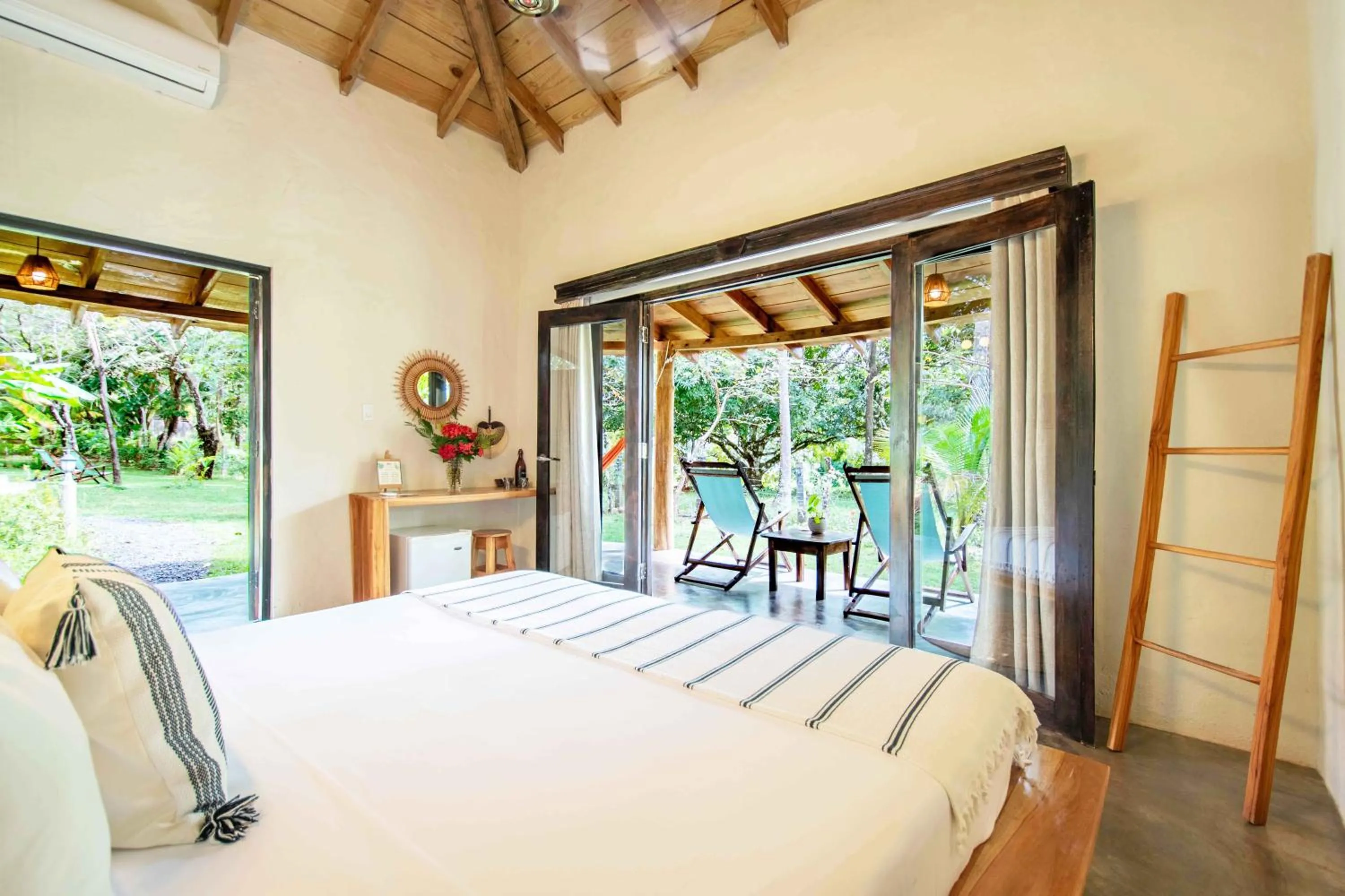 Bedroom, Bed in Villa Coco