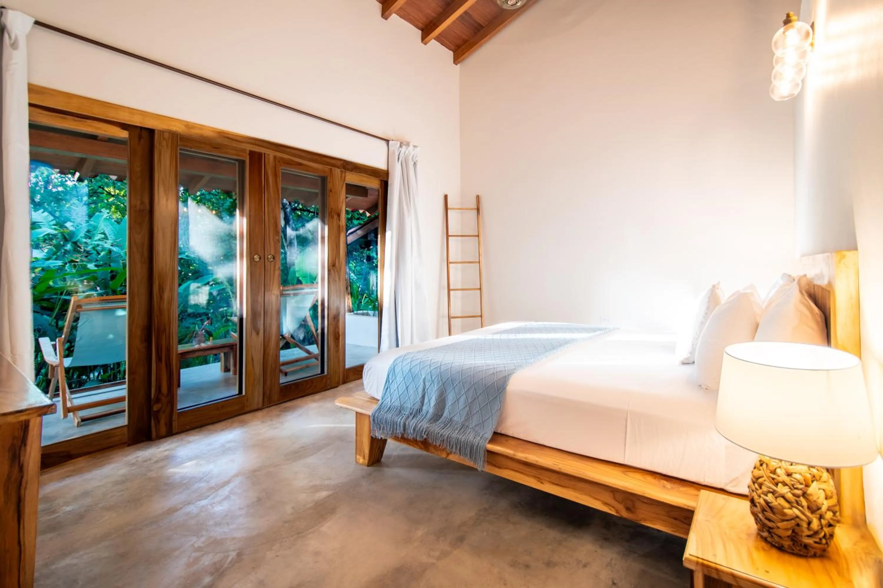 Bedroom, Bed in Villa Coco