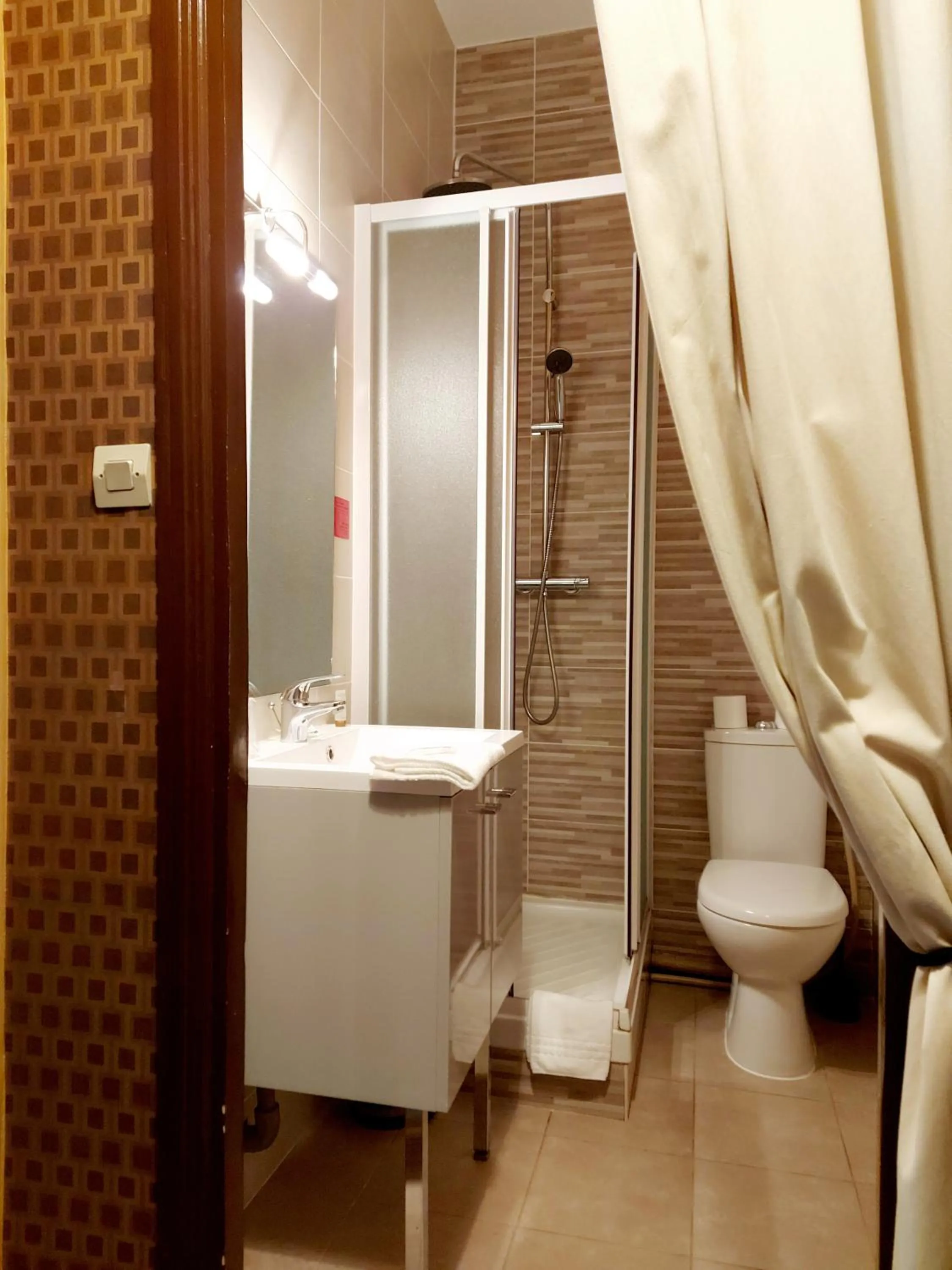 Bathroom in Hotel Mondial