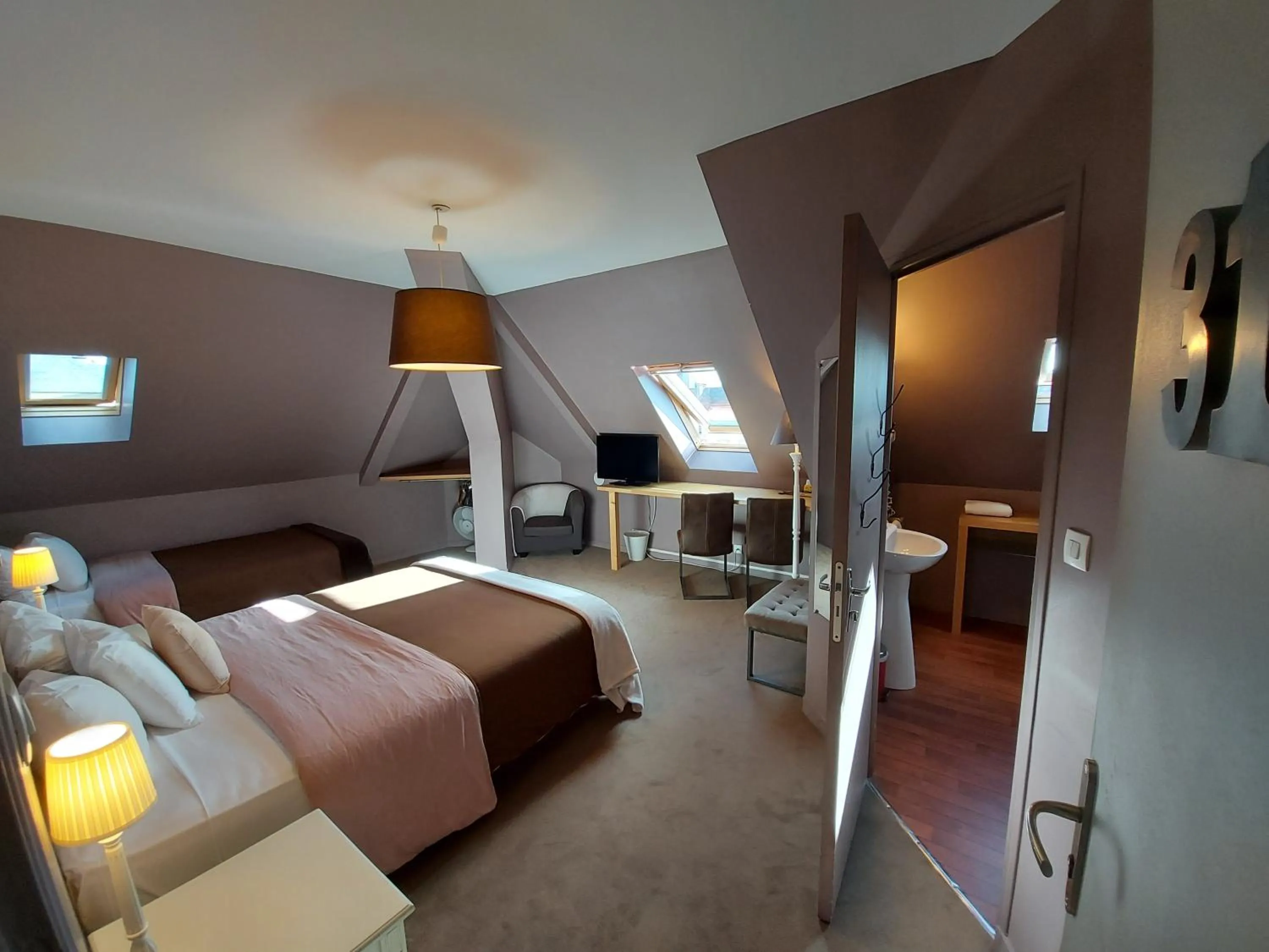 Photo of the whole room, Bed in Hotel Mondial