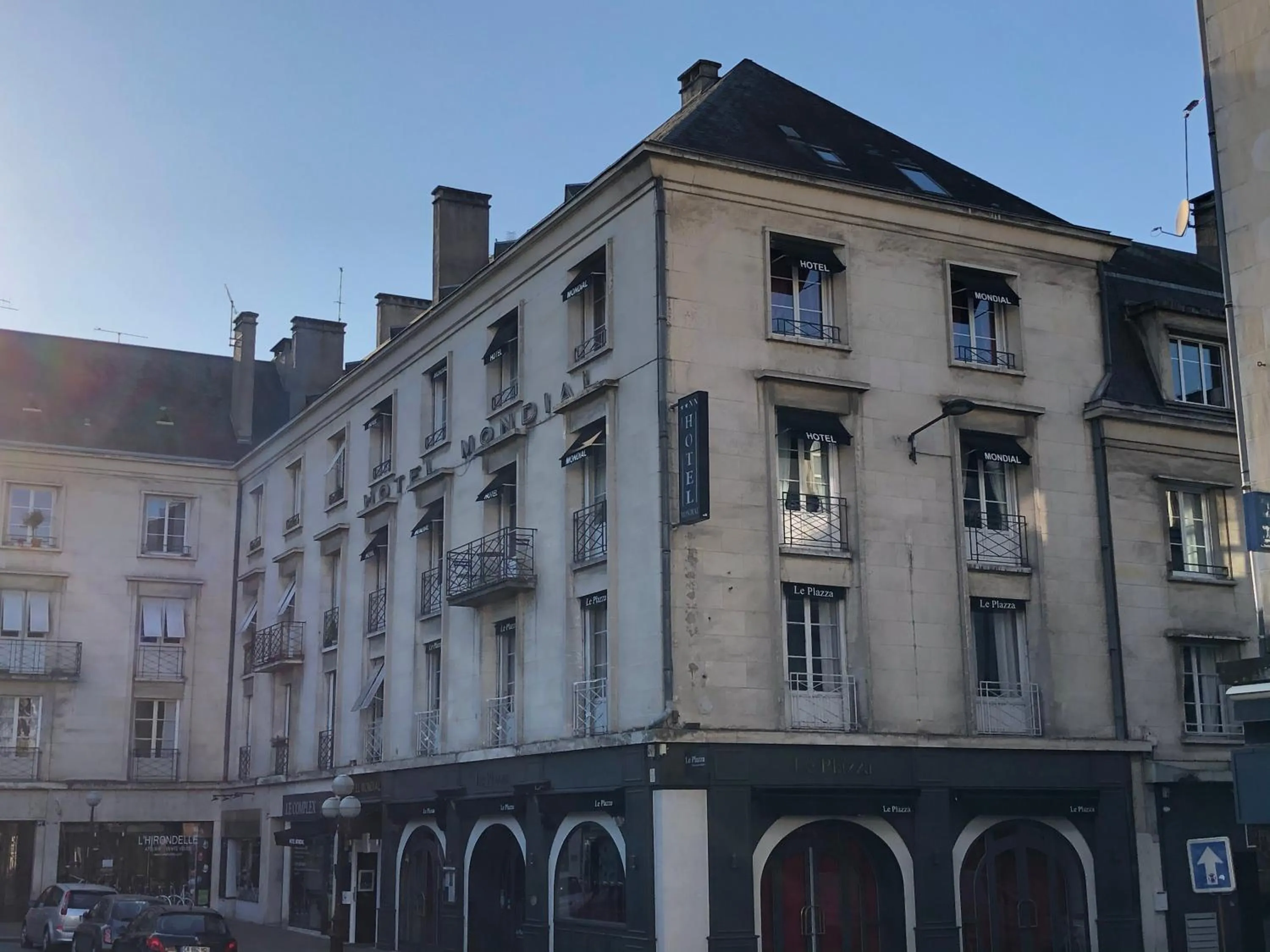 Facade/entrance in Hotel Mondial
