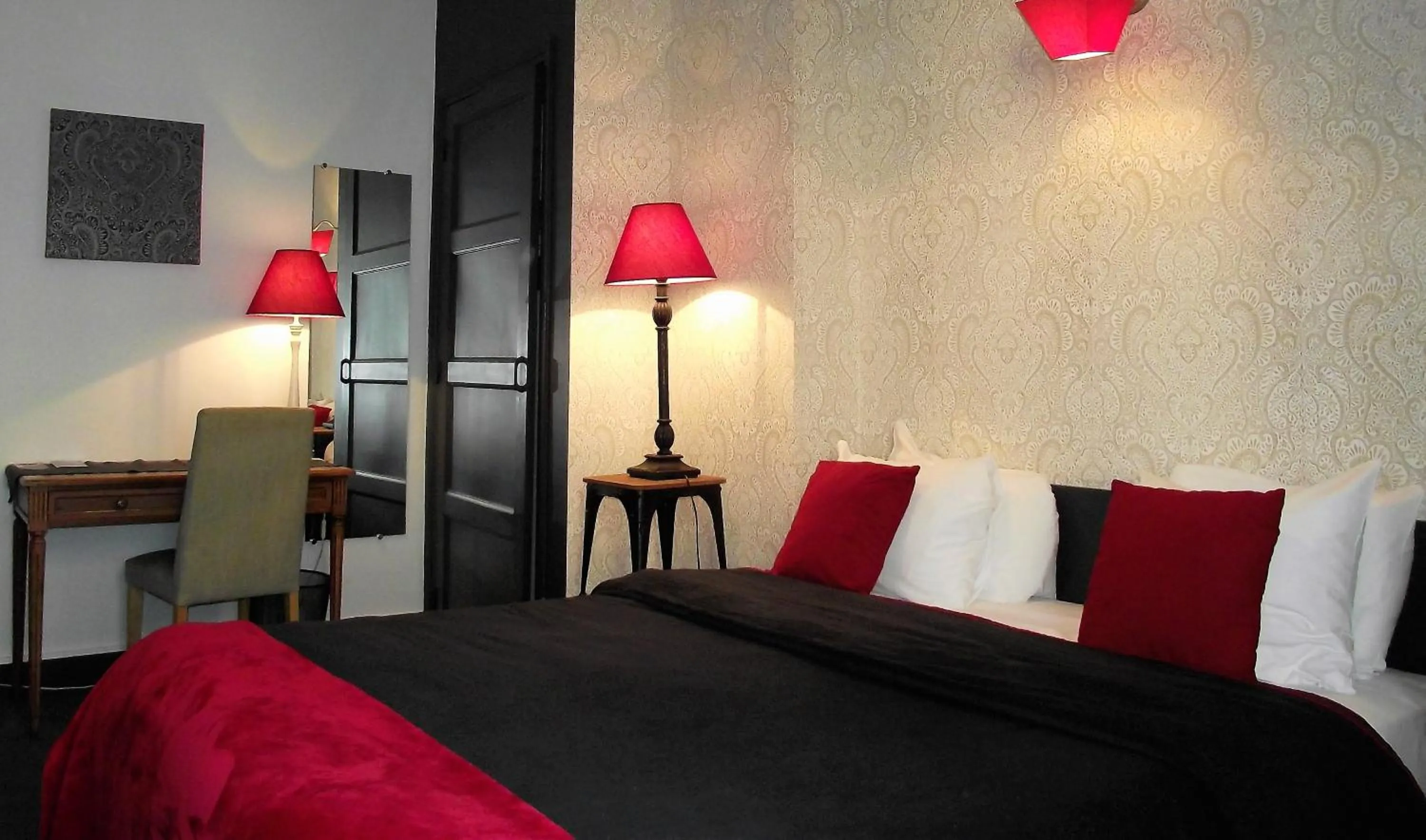 Bed in Hotel Mondial