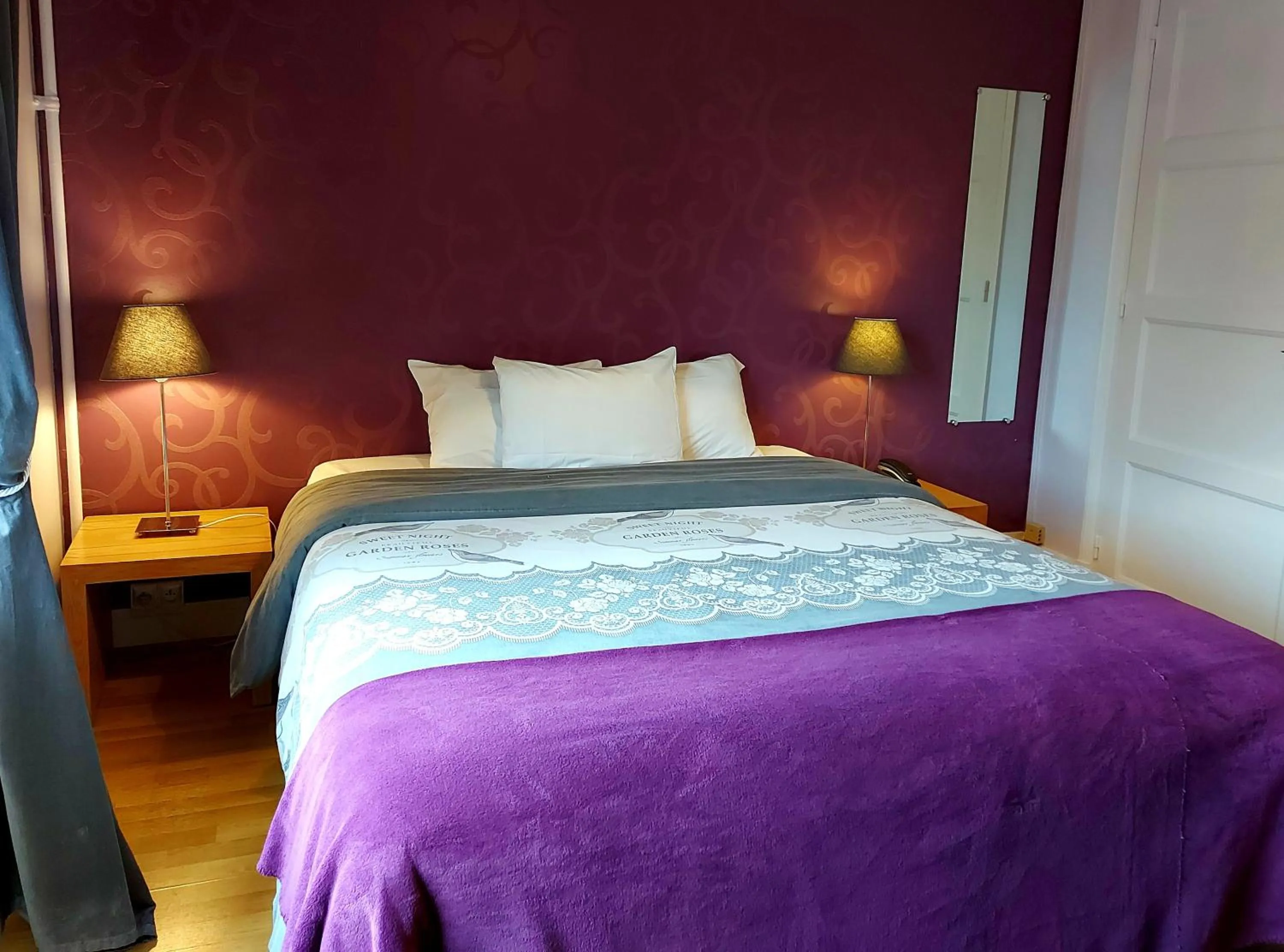 Bed in Hotel Mondial