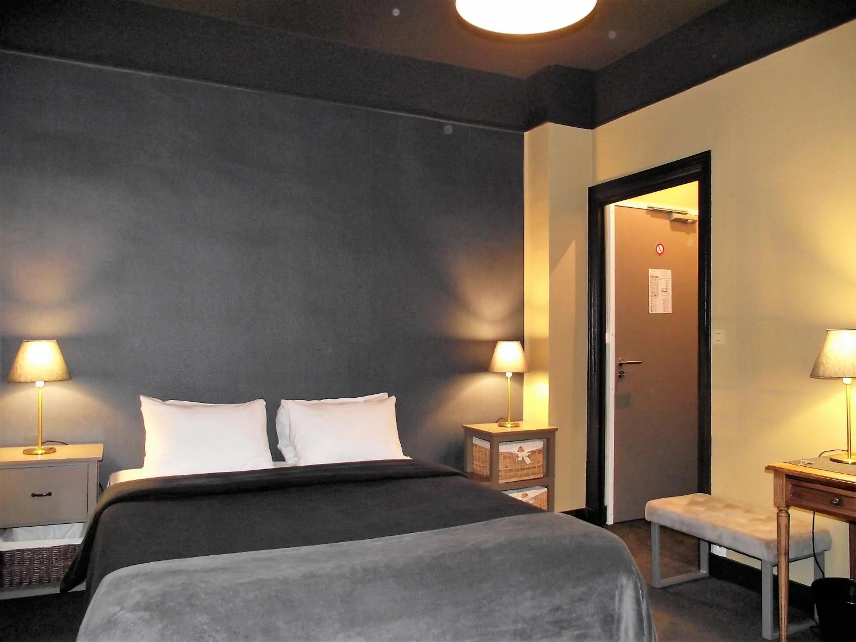 Bedroom, Bed in Hotel Mondial