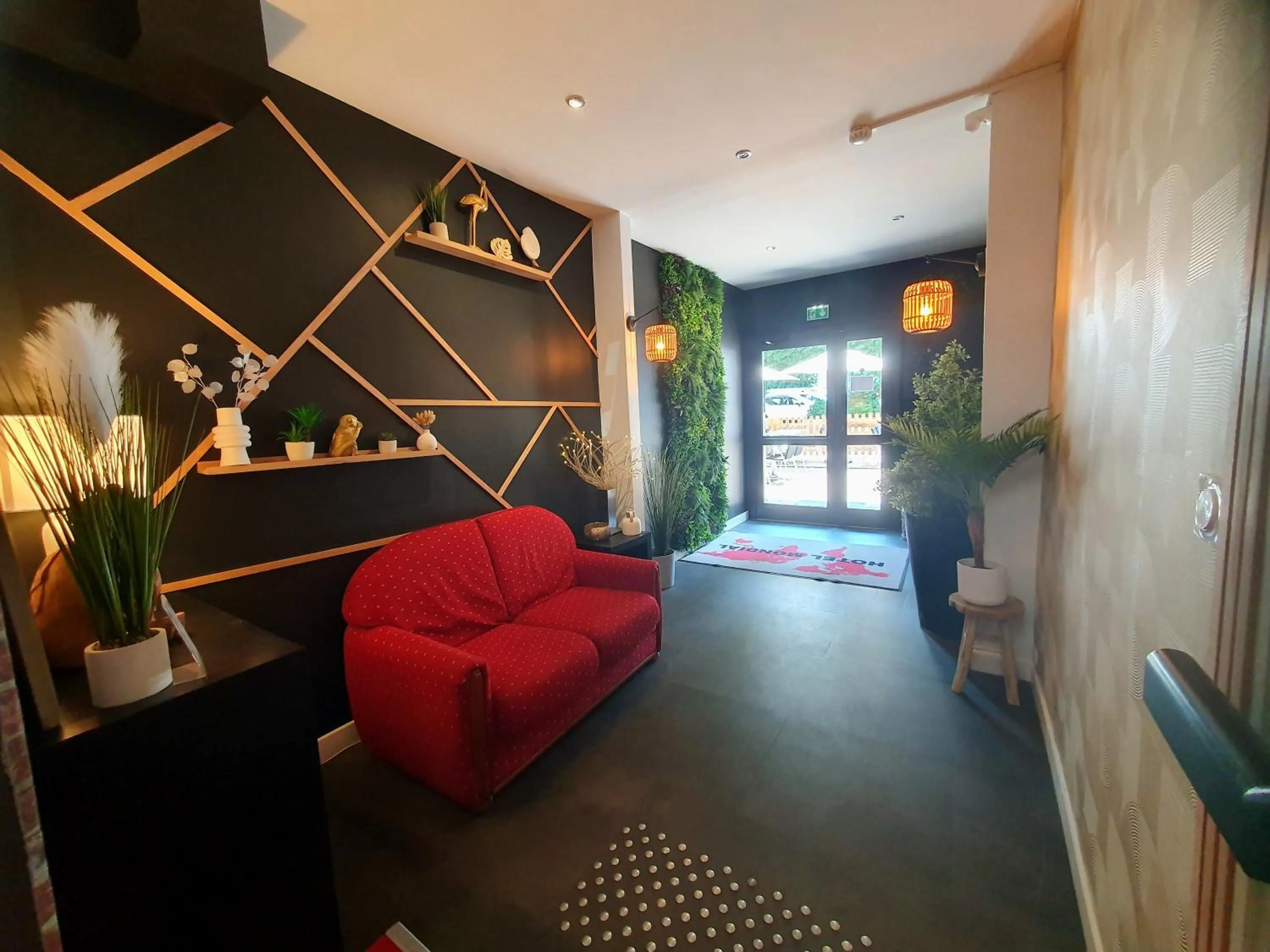 Facade/entrance in Hotel Mondial