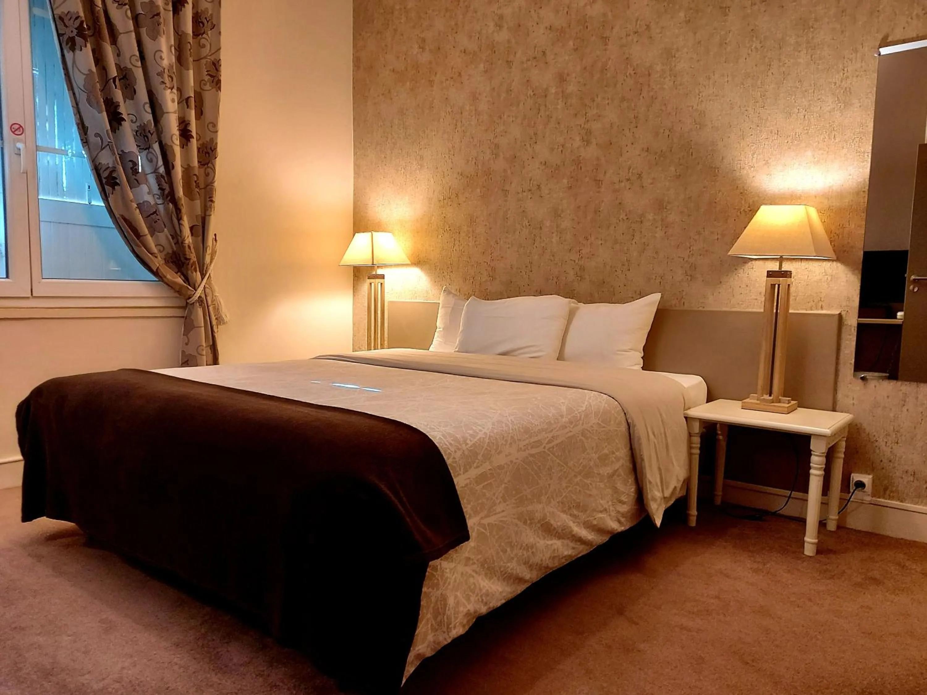 Bed in Hotel Mondial