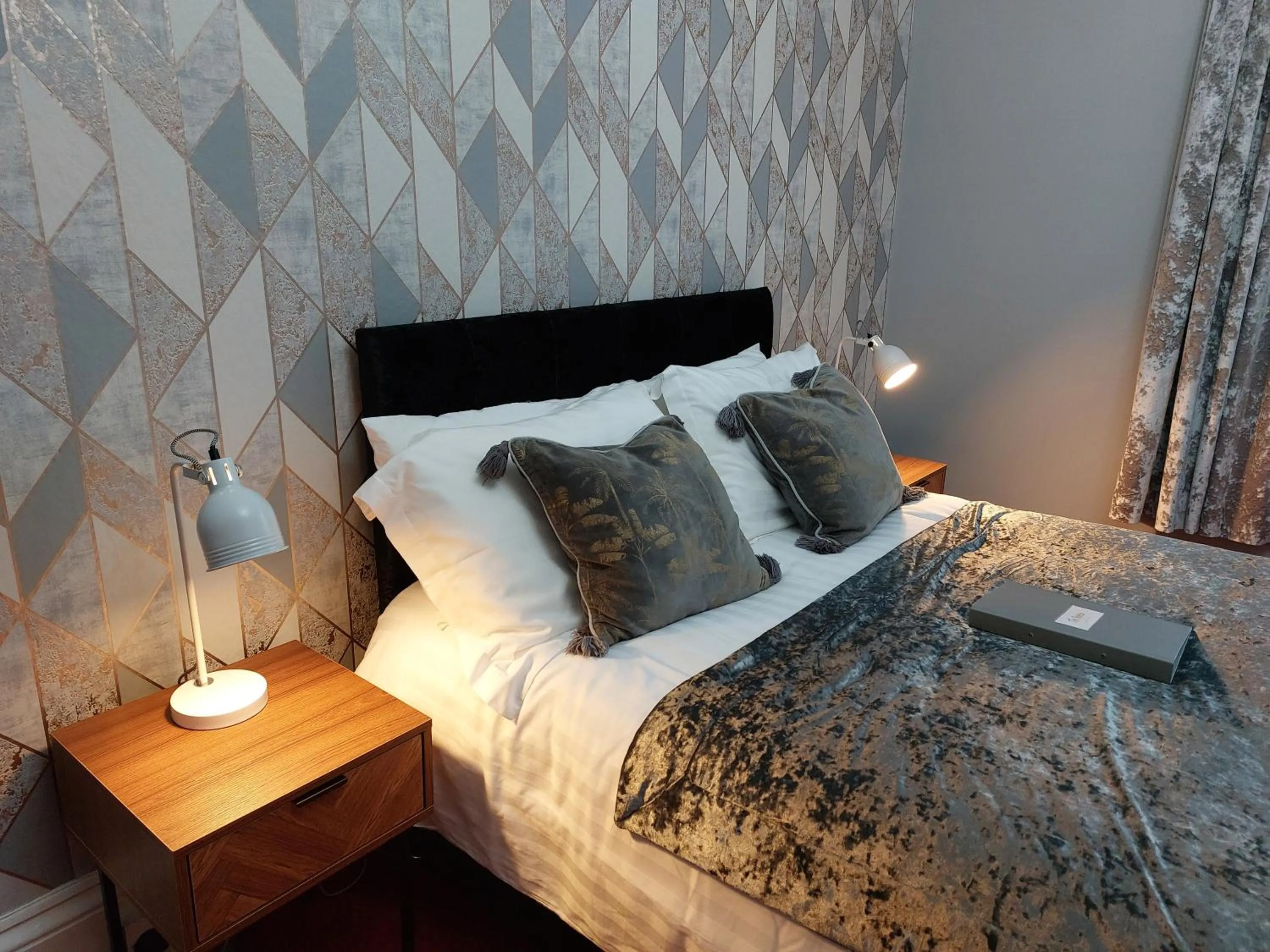Bedroom, Bed in The Patricia