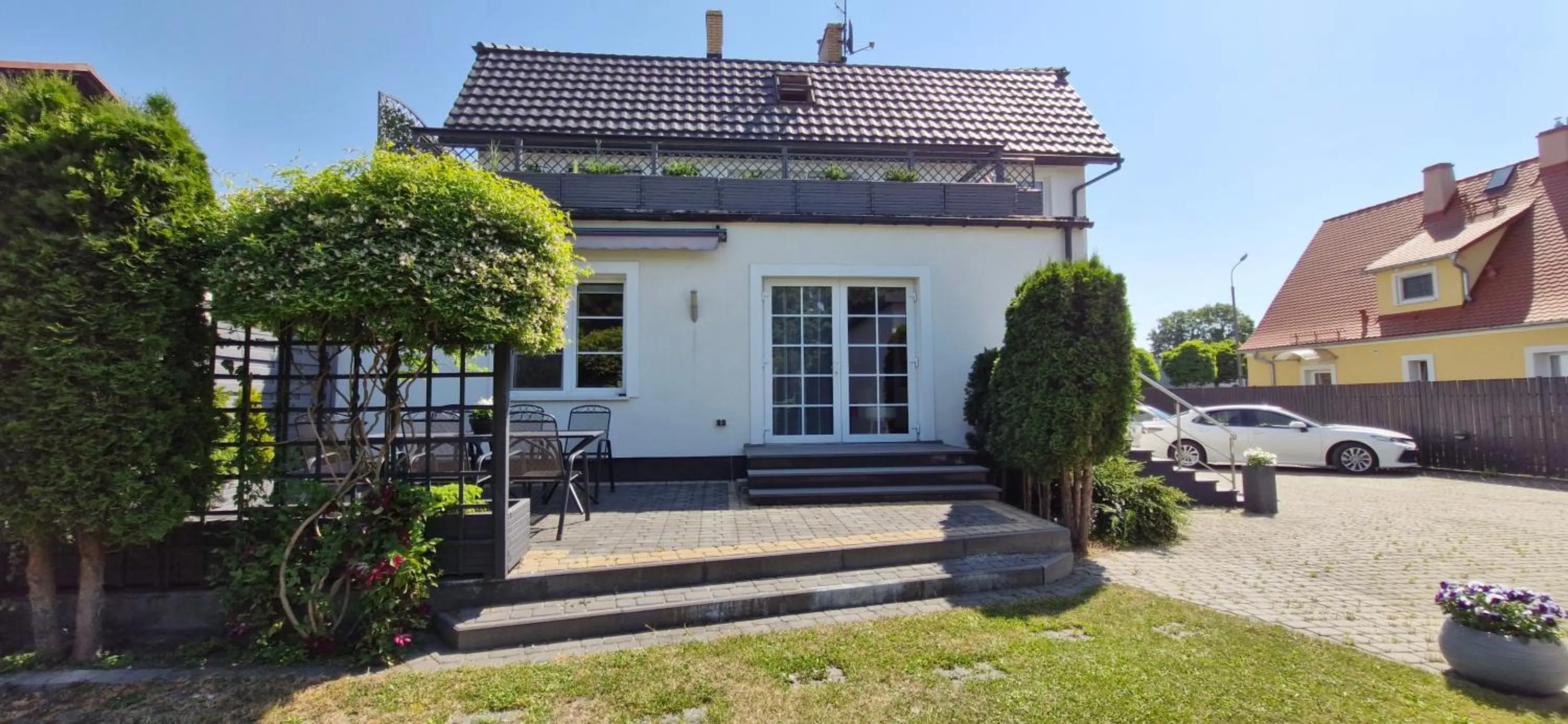 Property building in Villa Stratus