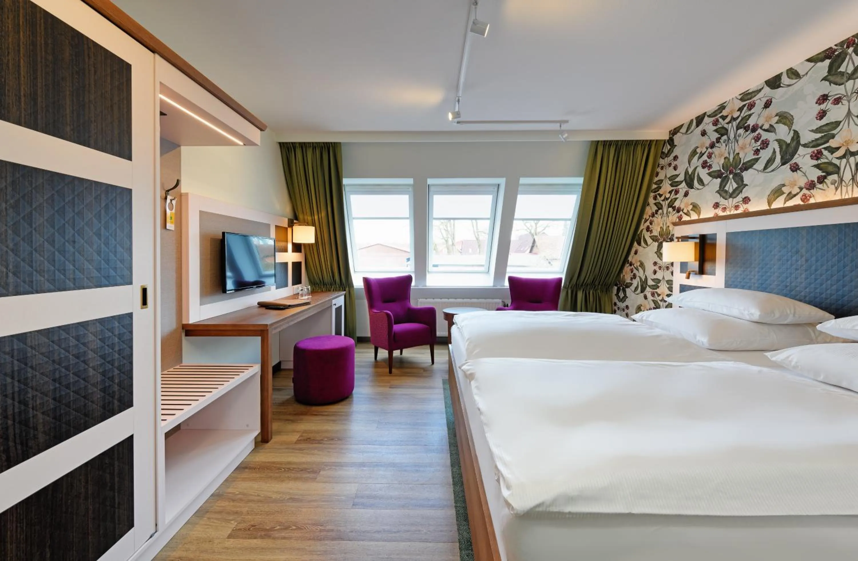 Seating area, Bed in Hotel Sellhorn, Ringhotel Hanstedt