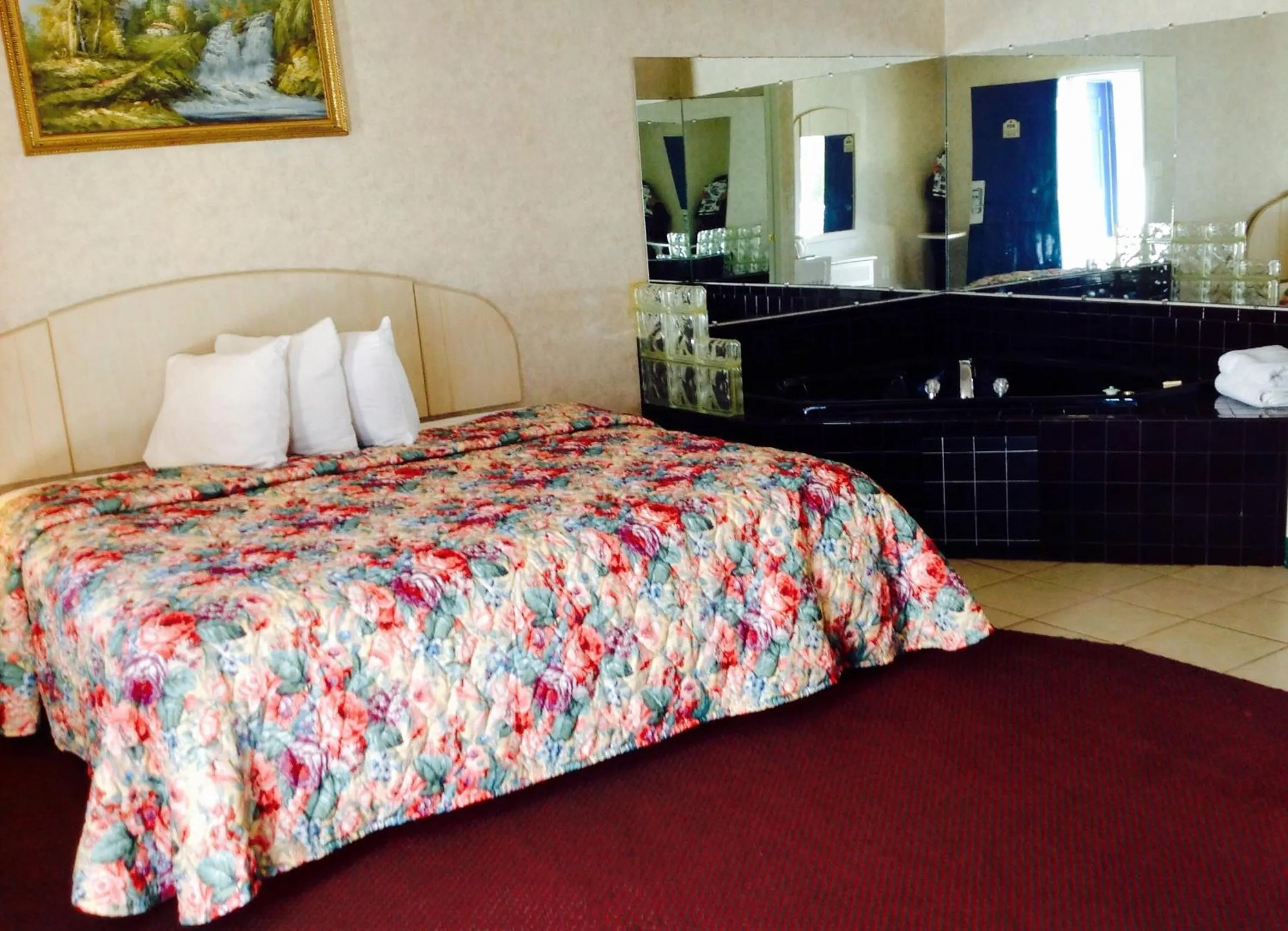 Bed in Red Carpet Inn & Suites Hammonton NJ Route-30E