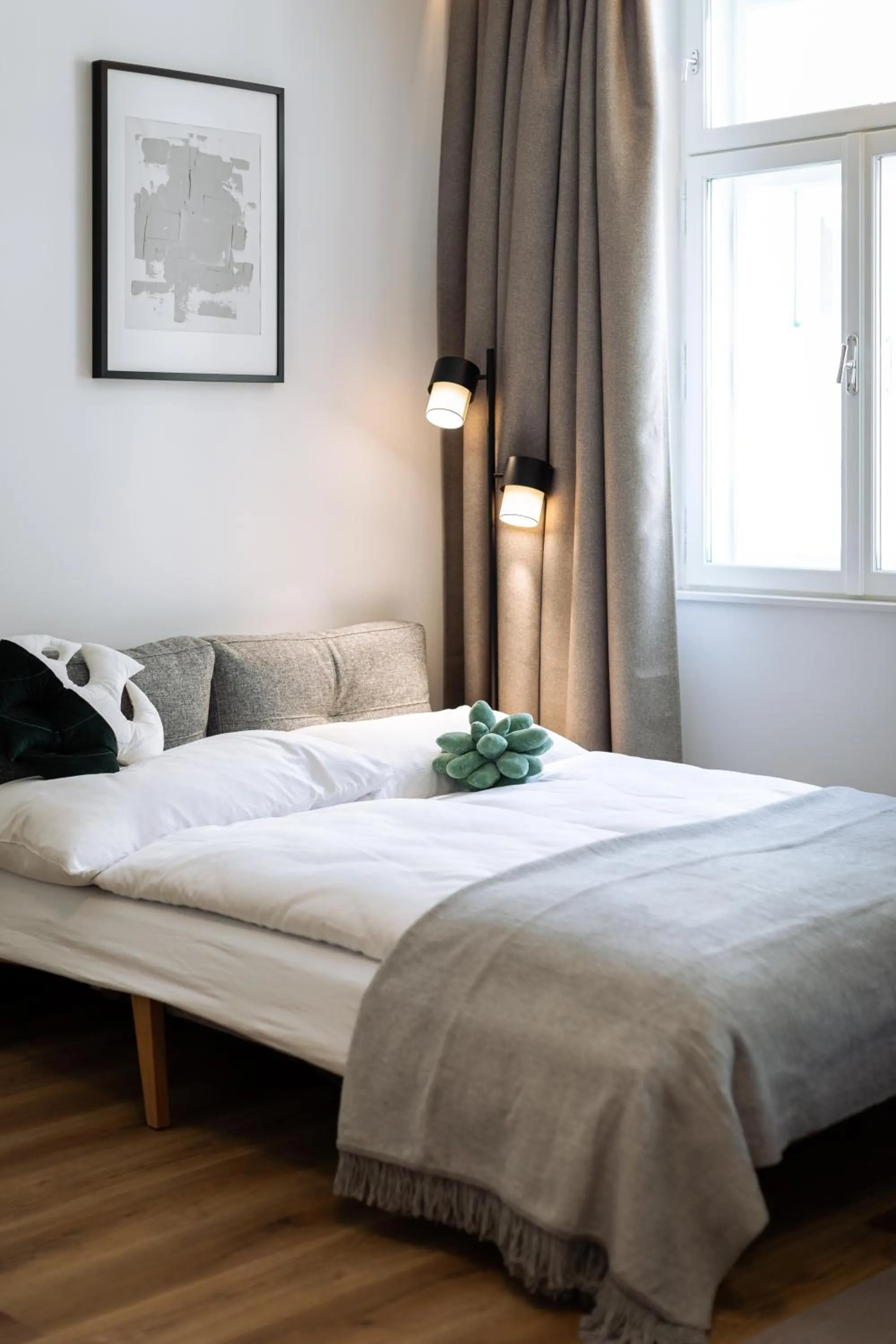 Bed in Urban Jungle Apartments