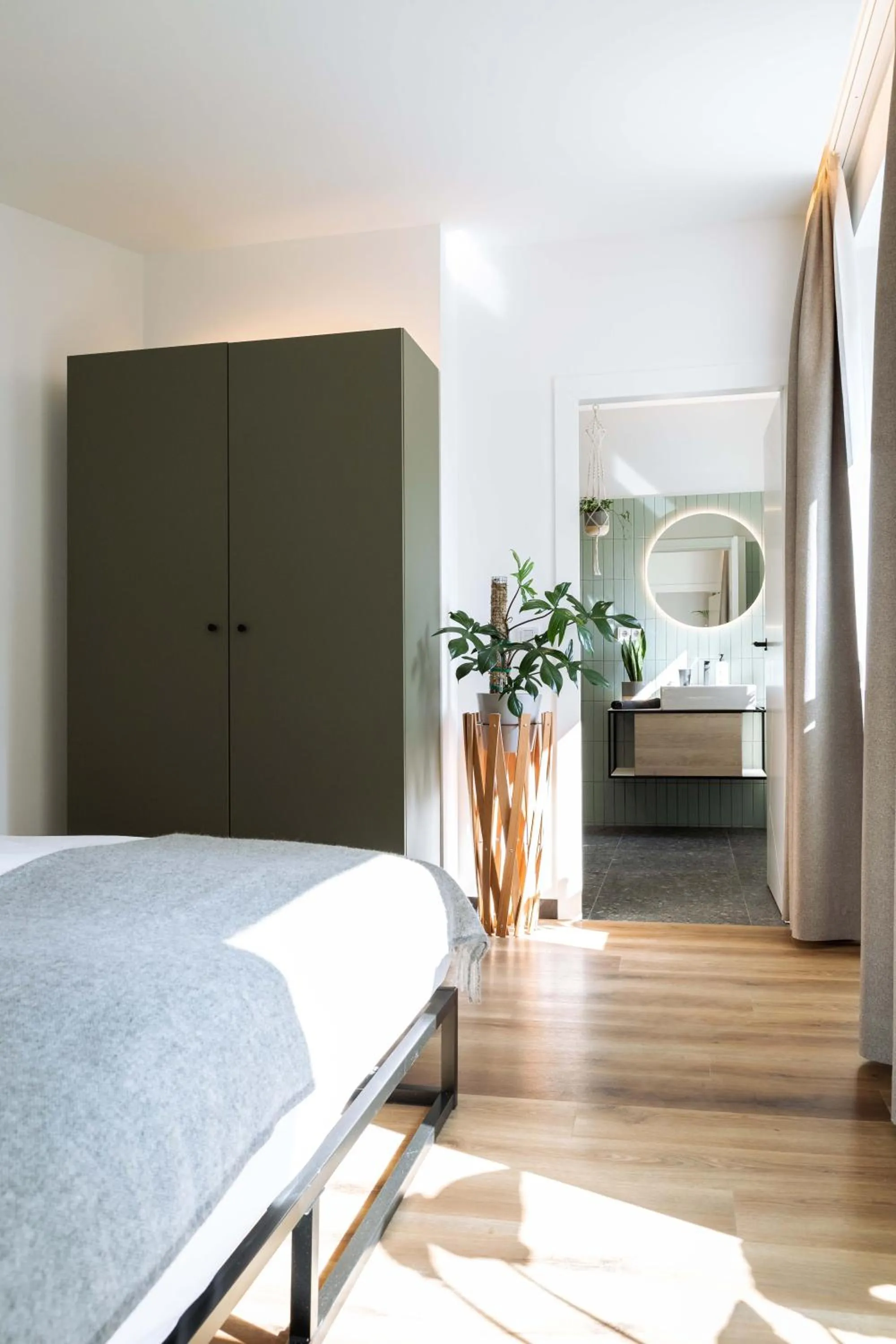 Bedroom, Bed in Urban Jungle Apartments