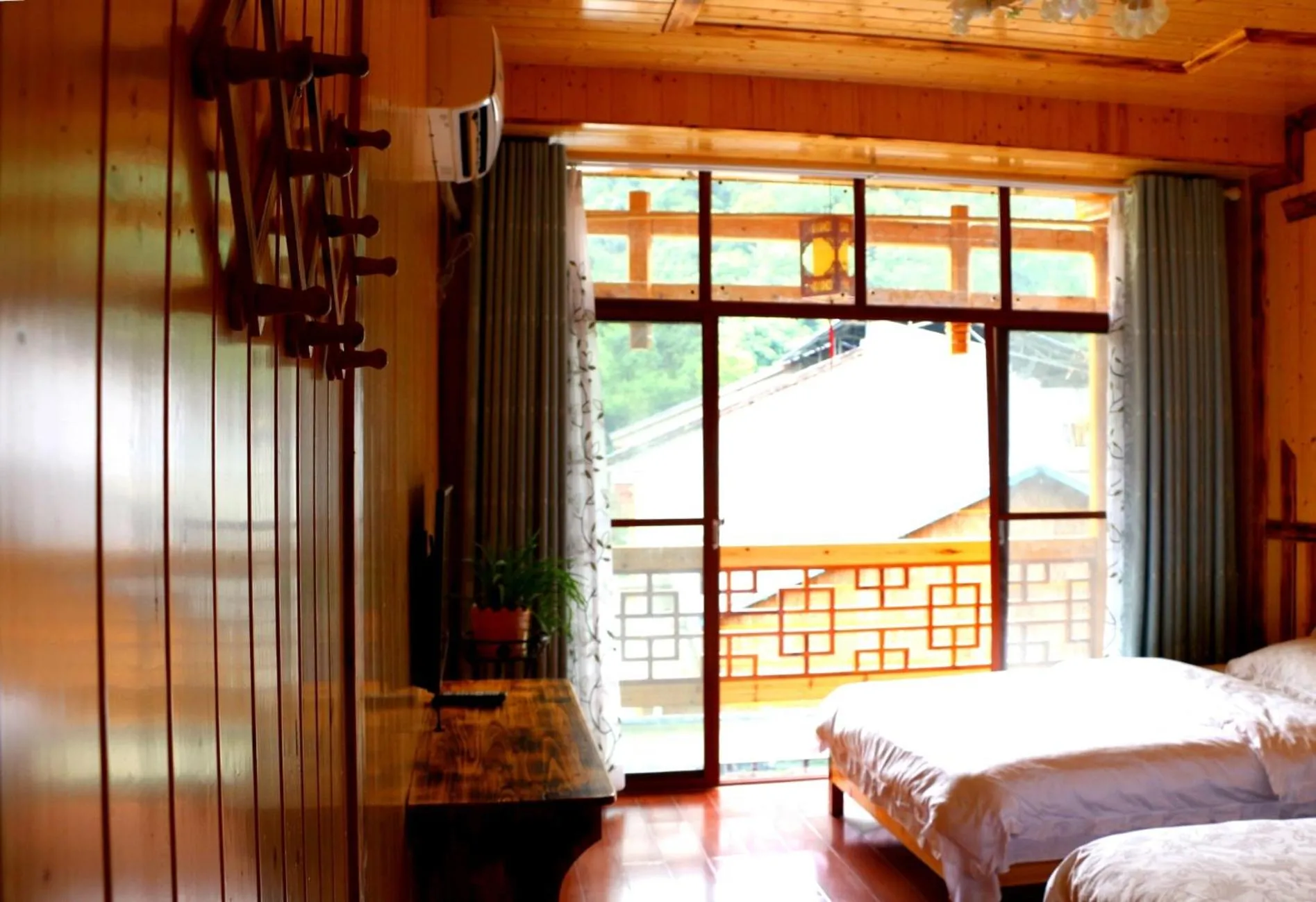 Twin Room with Balcony in Zhangjiajie one step to heaven inn (Yangjiajie ticket office)