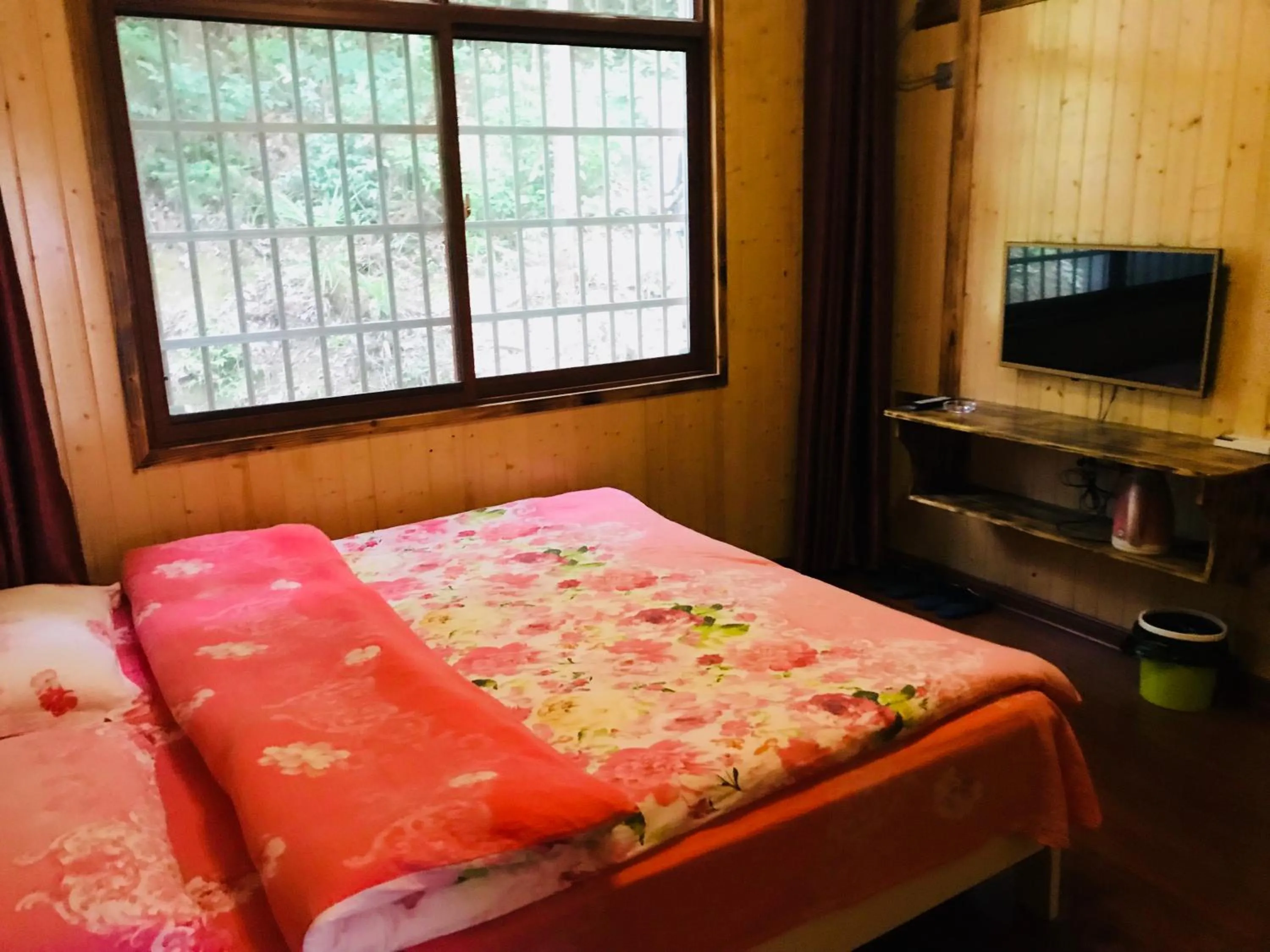 Double Room in Zhangjiajie one step to heaven inn (Yangjiajie ticket office)