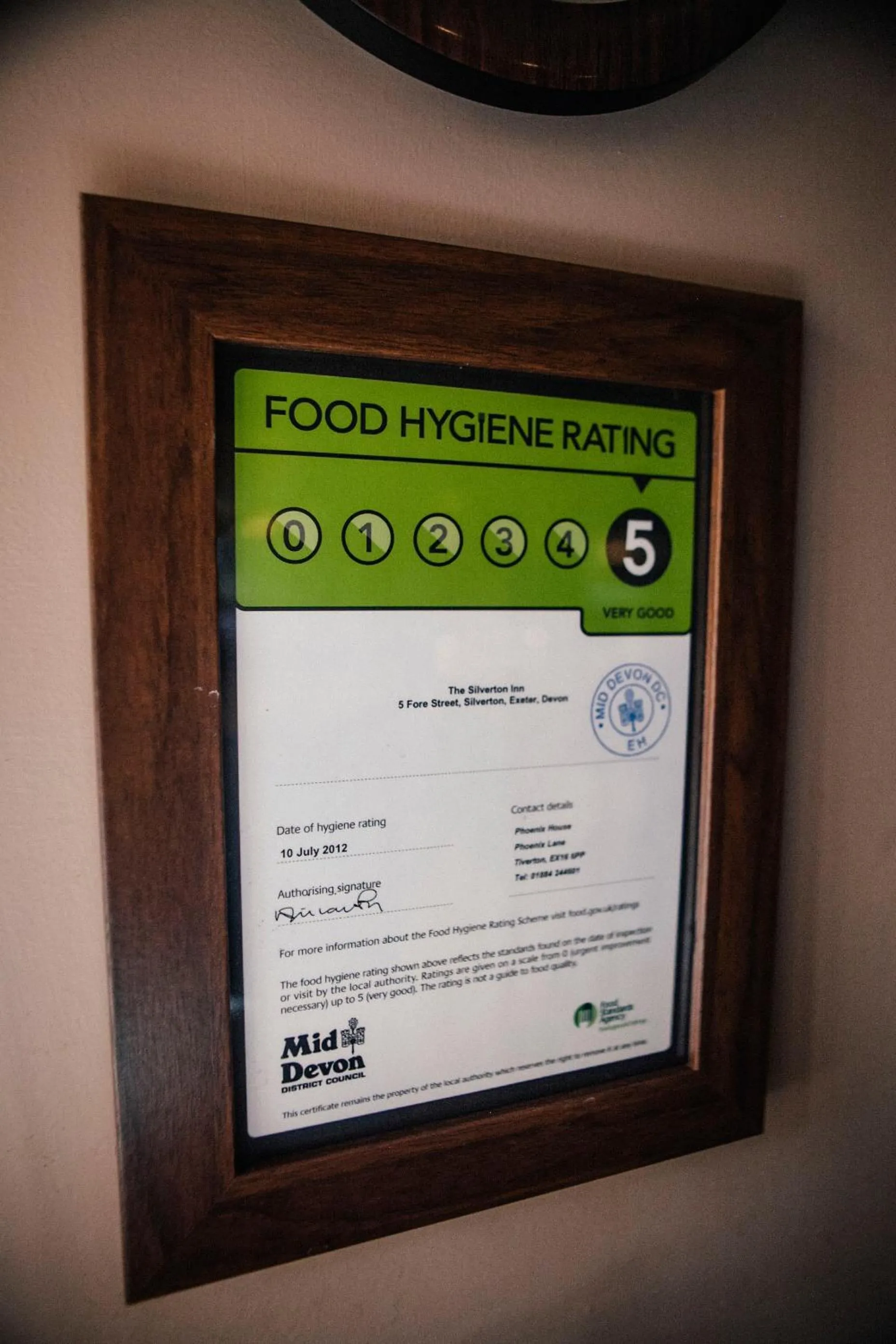 Logo/Certificate/Sign in The Silverton Inn