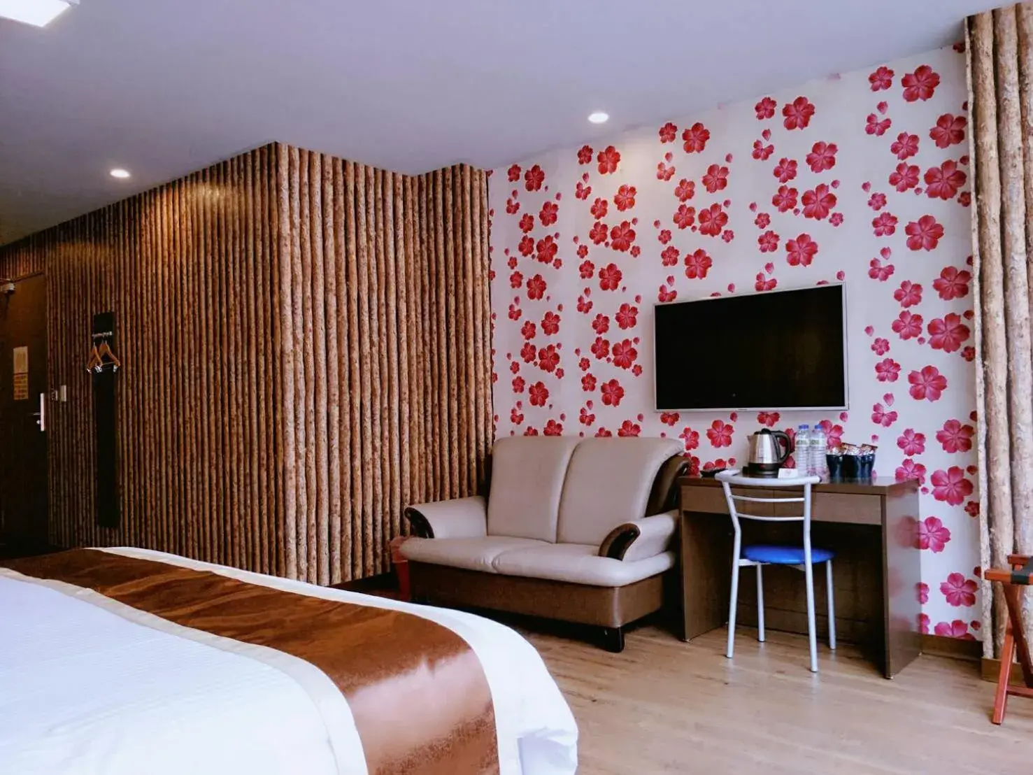 TV and multimedia, Bed in A Ace Hotel TV and multimedia, Bed in A Ace Hotel