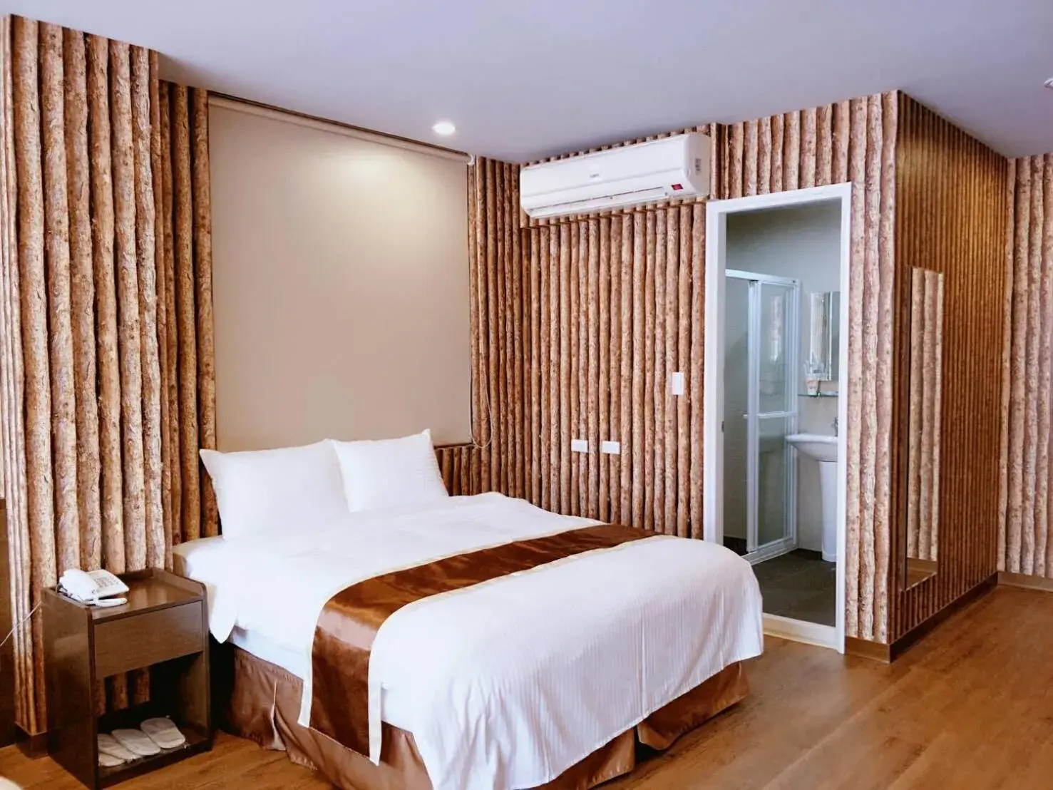 Bedroom, Bed in A Ace Hotel Bedroom, Bed in A Ace Hotel