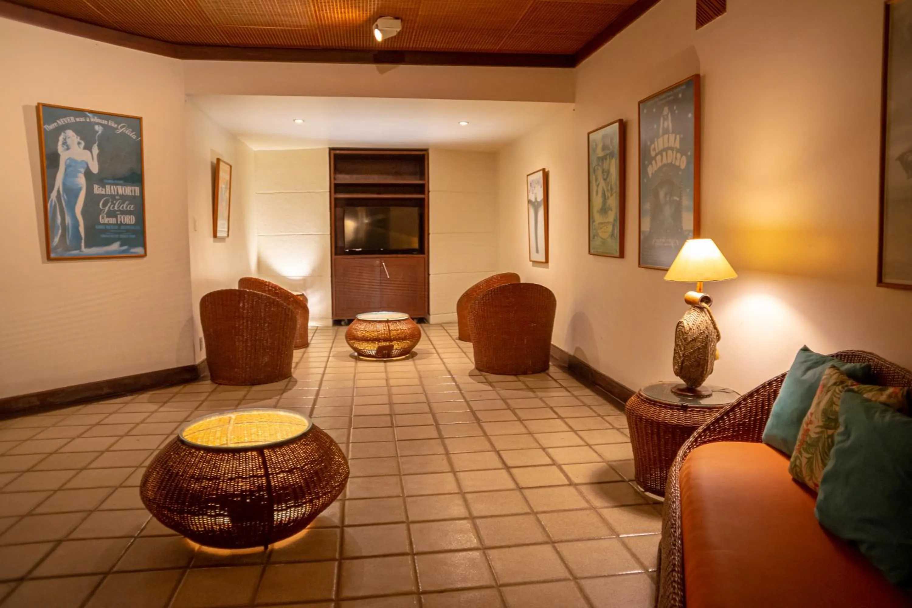 Communal lounge/ TV room in Portobello Praia