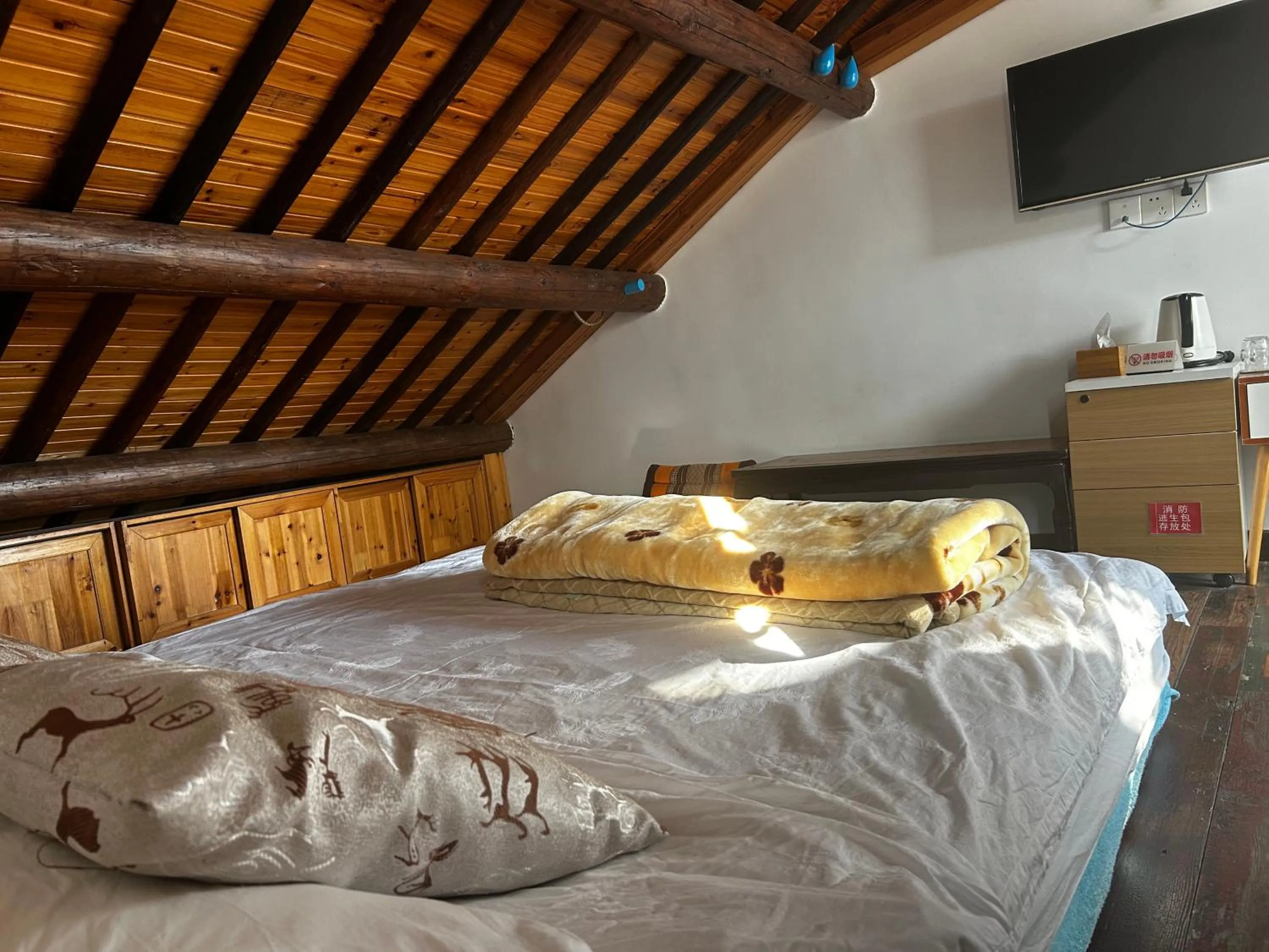 Bedroom, Bed in Tongli Begonia Flowers Guesthouse