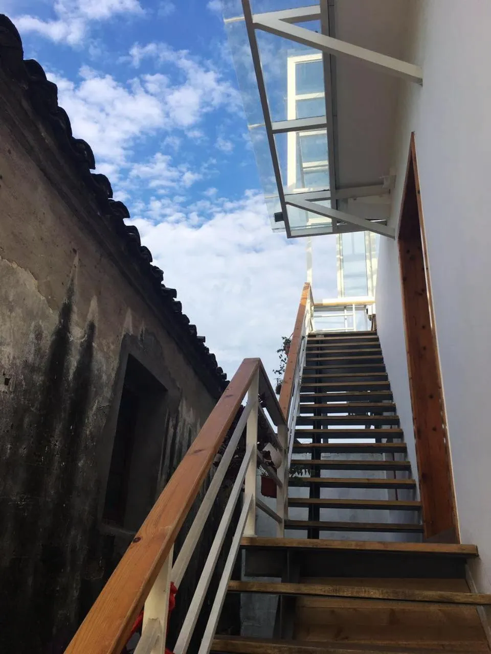 Property building in Tongli Begonia Flowers Guesthouse