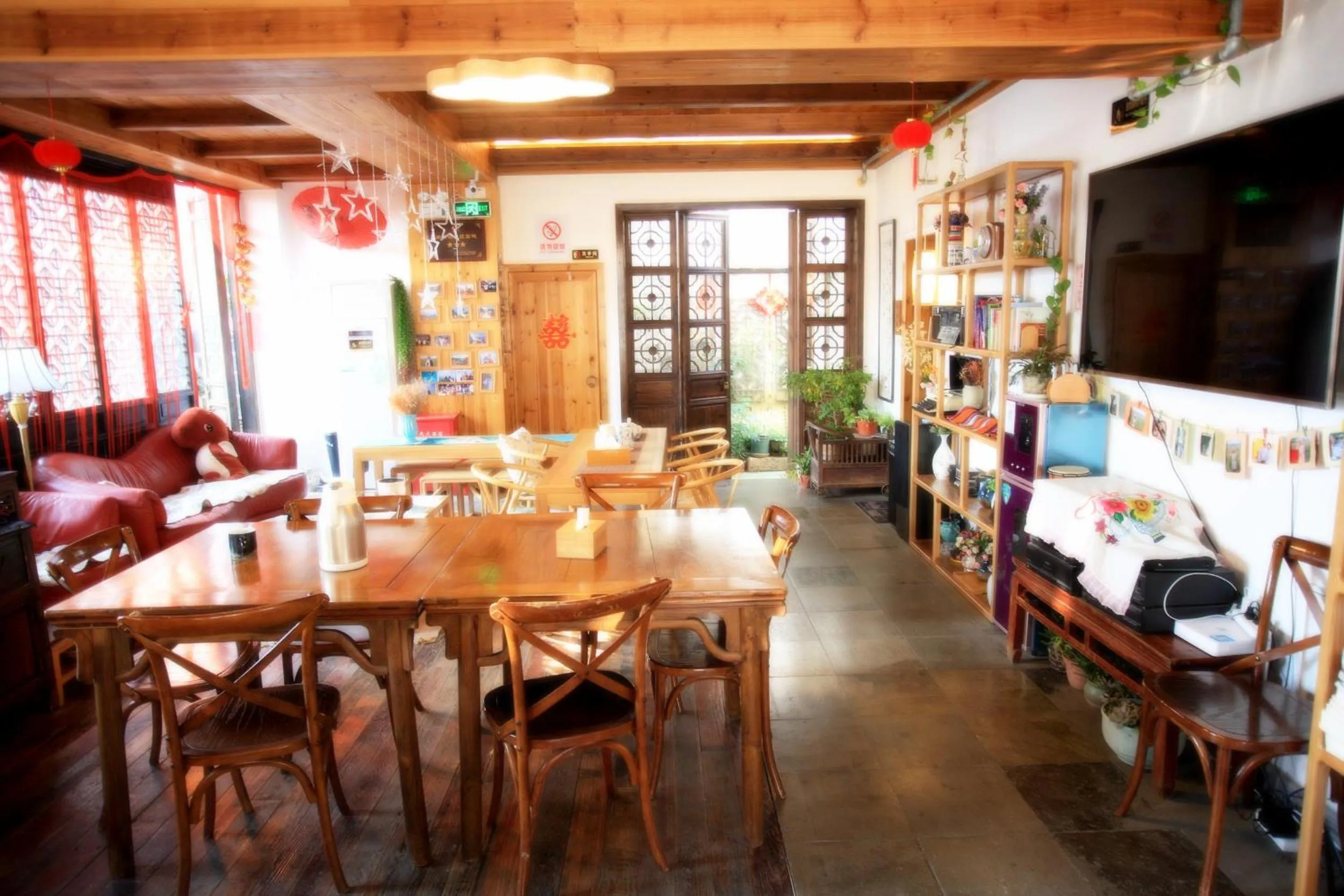 Restaurant/places to eat in Tongli Begonia Flowers Guesthouse