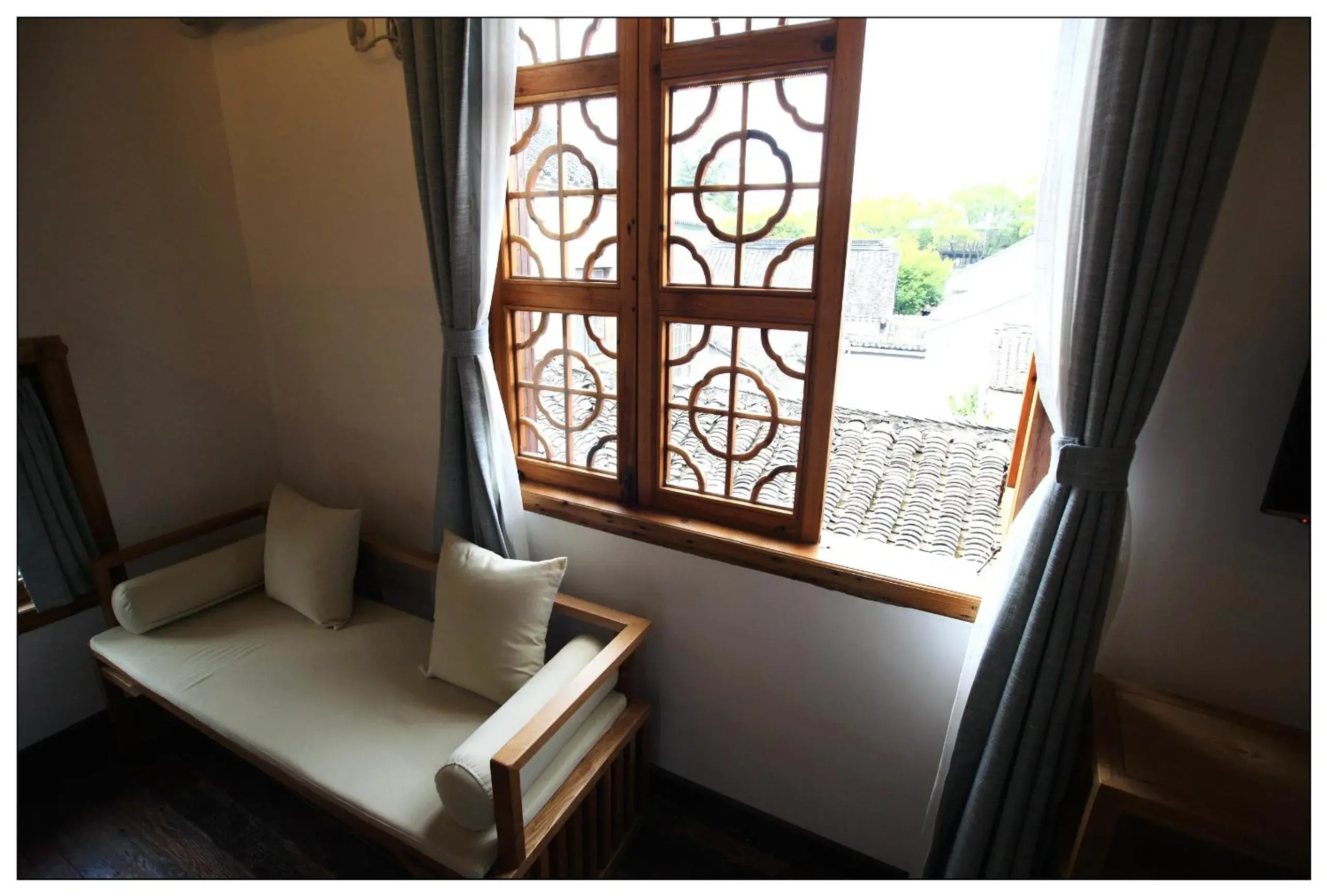 Inner courtyard view in Tongli Begonia Flowers Guesthouse Inner courtyard view in Tongli Begonia Flowers Guesthouse