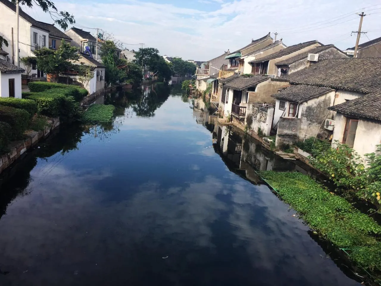 Property building in Tongli Begonia Flowers Guesthouse