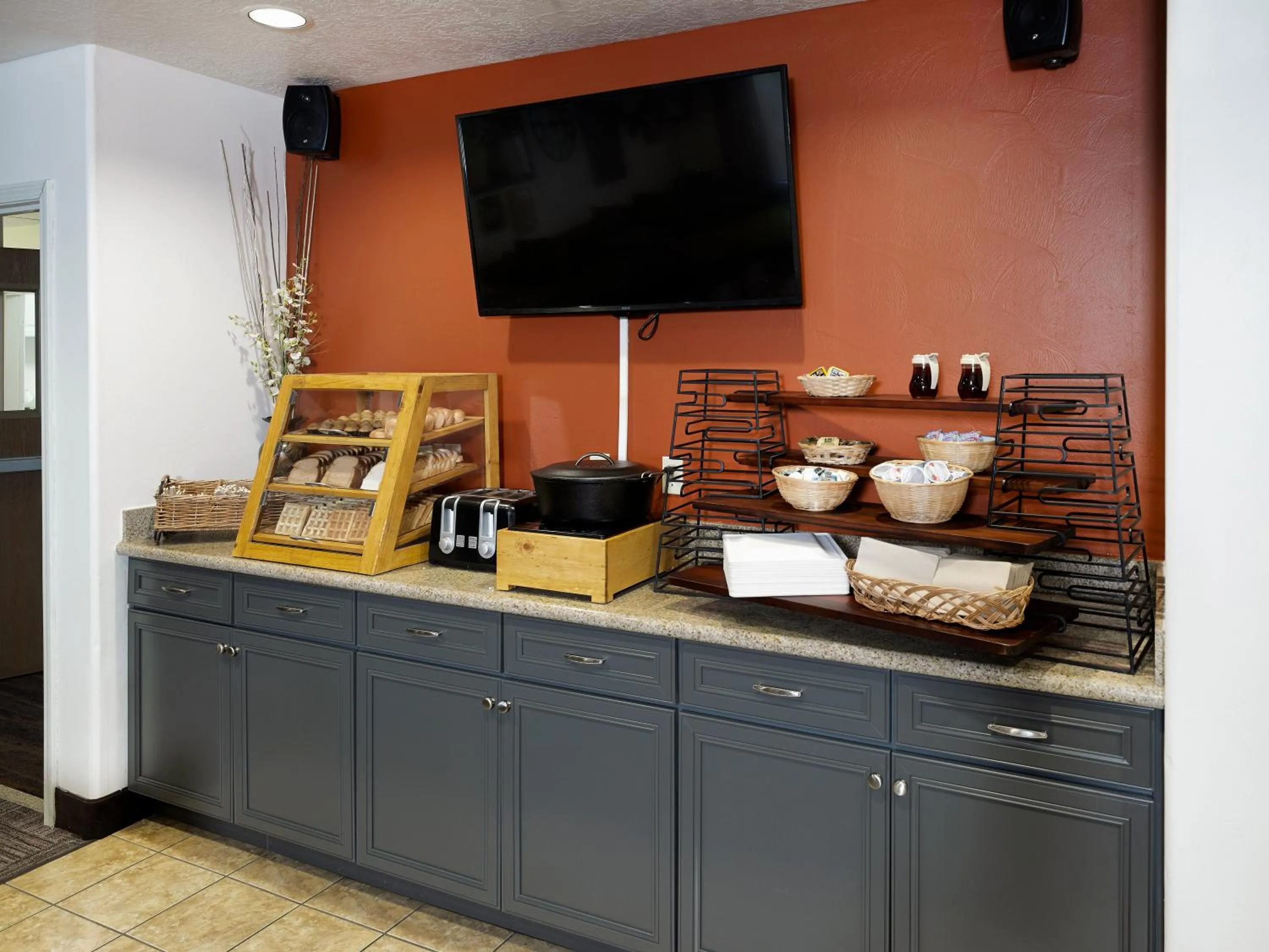 Coffee/tea facilities in Yellowstone Park Hotel