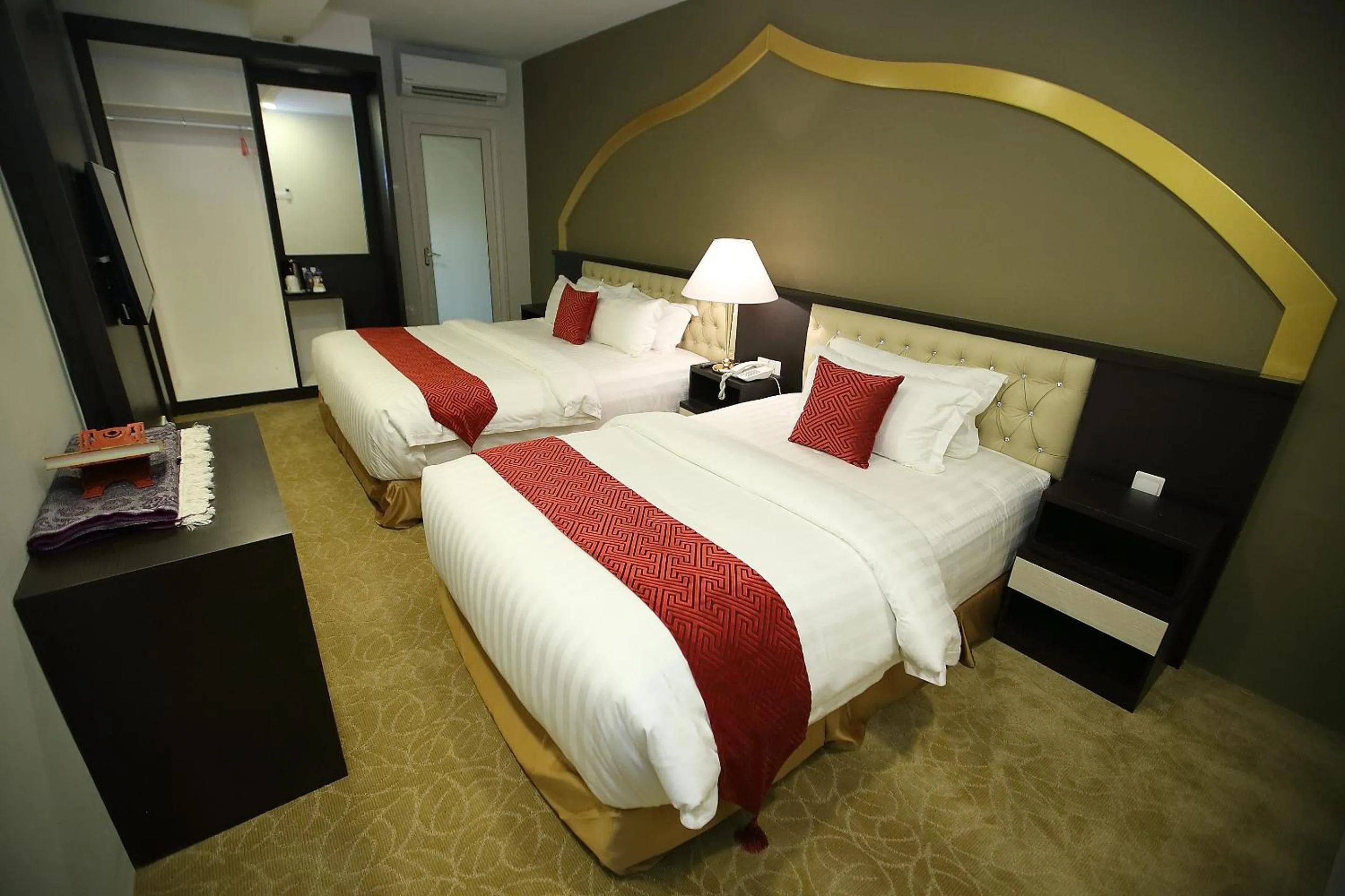 Bedroom, Bed in Al Khatiri Hotel