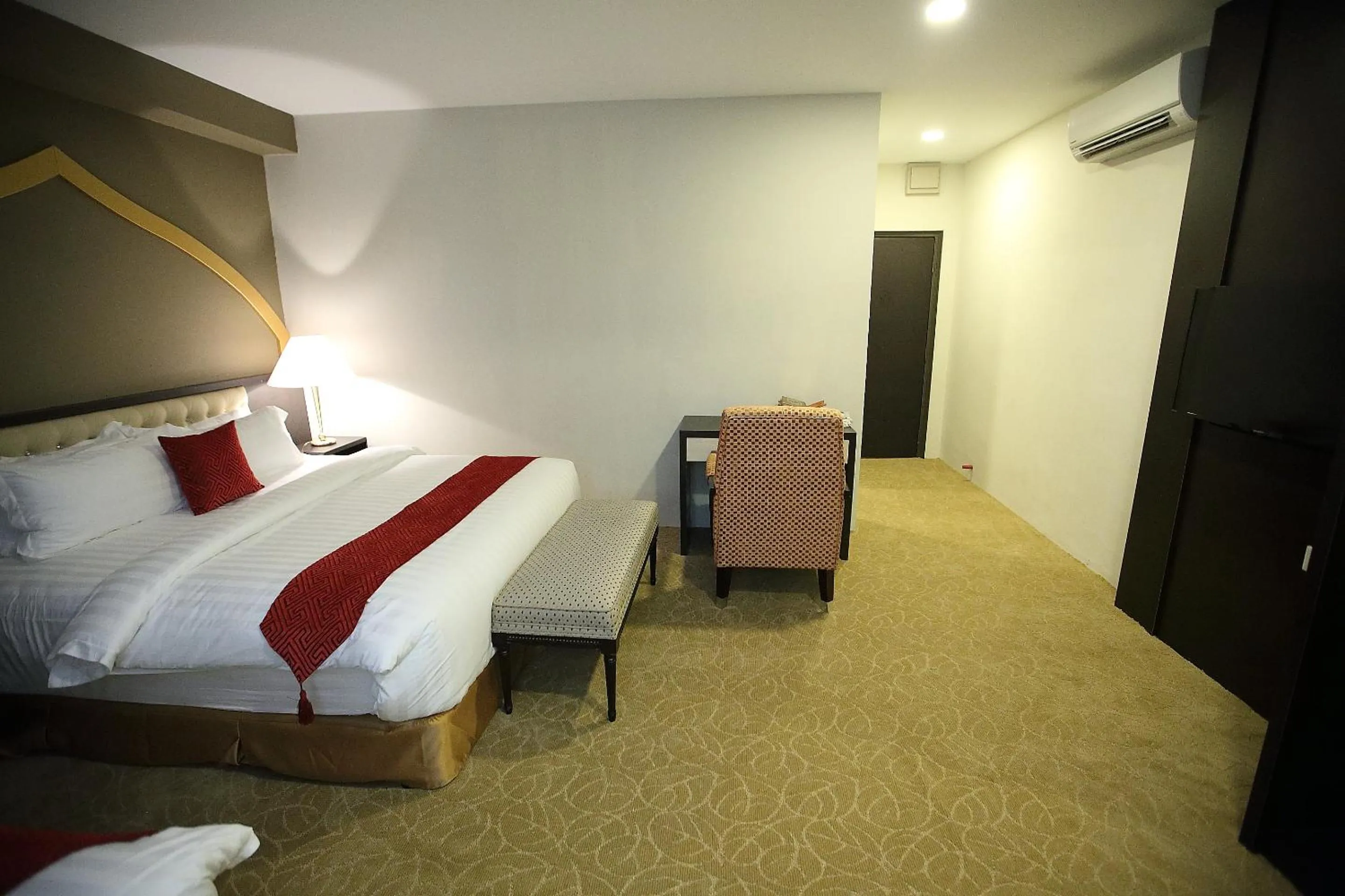 Bedroom, Bed in Al Khatiri Hotel