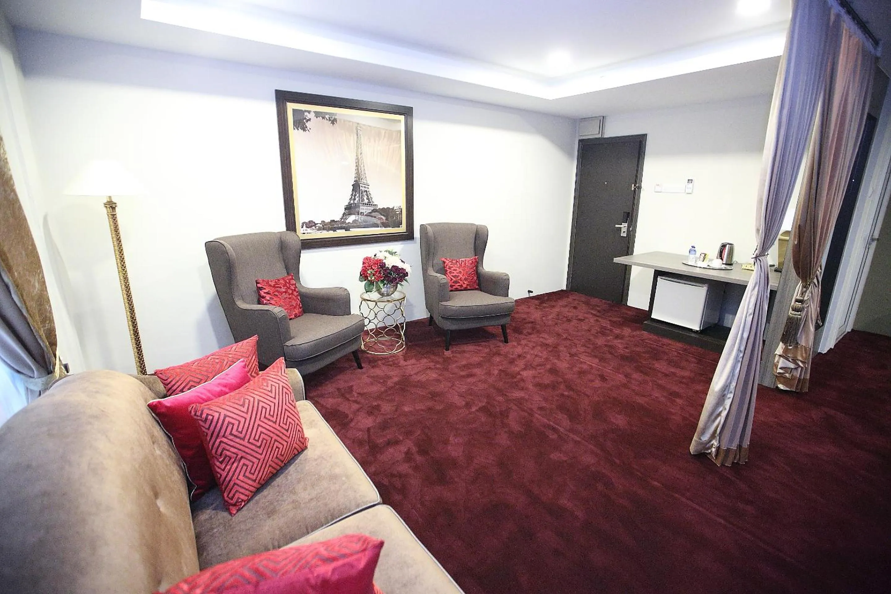 Seating area in Al Khatiri Hotel