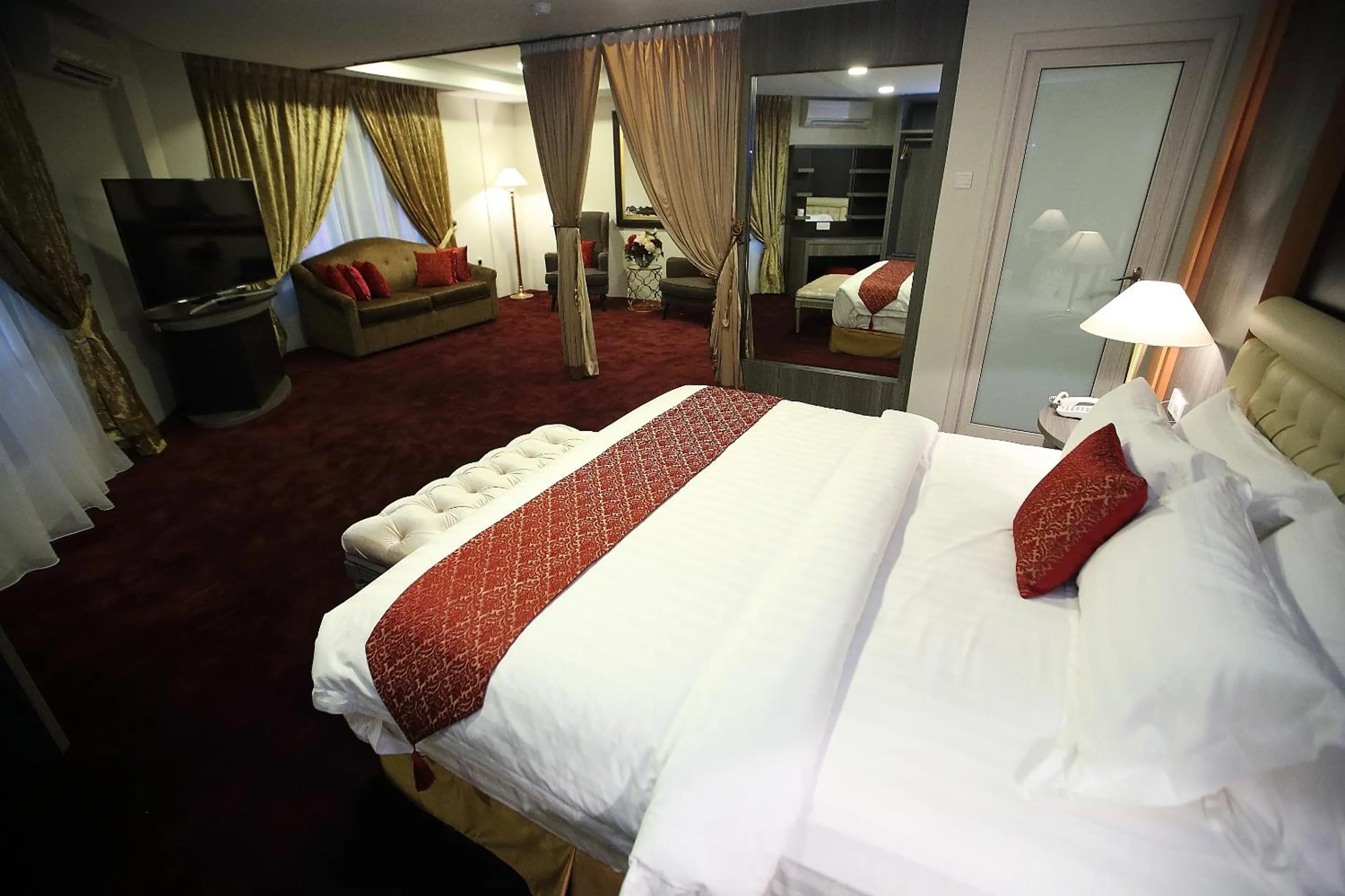 Bedroom, Bed in Al Khatiri Hotel