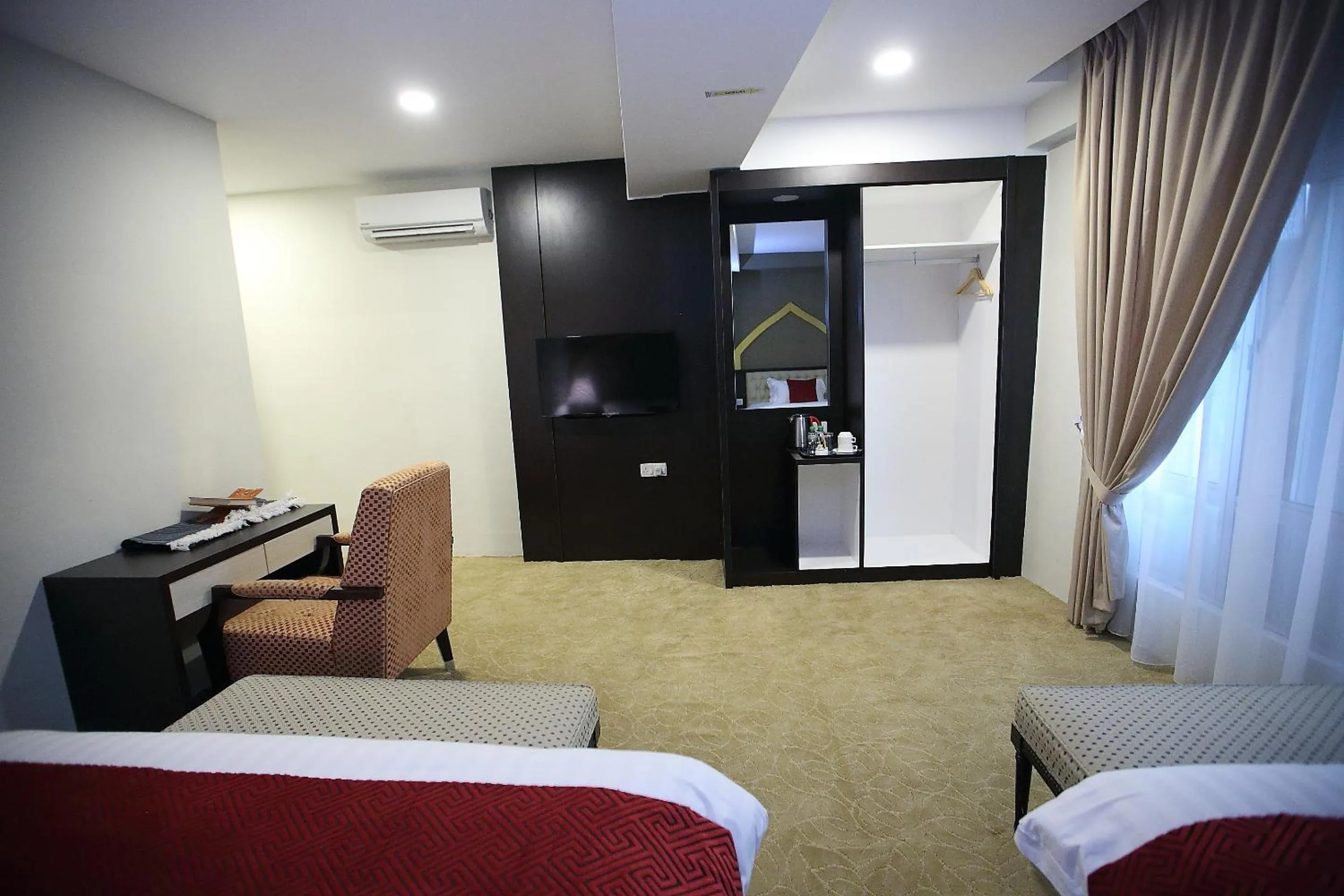 Bedroom, Bed in Al Khatiri Hotel