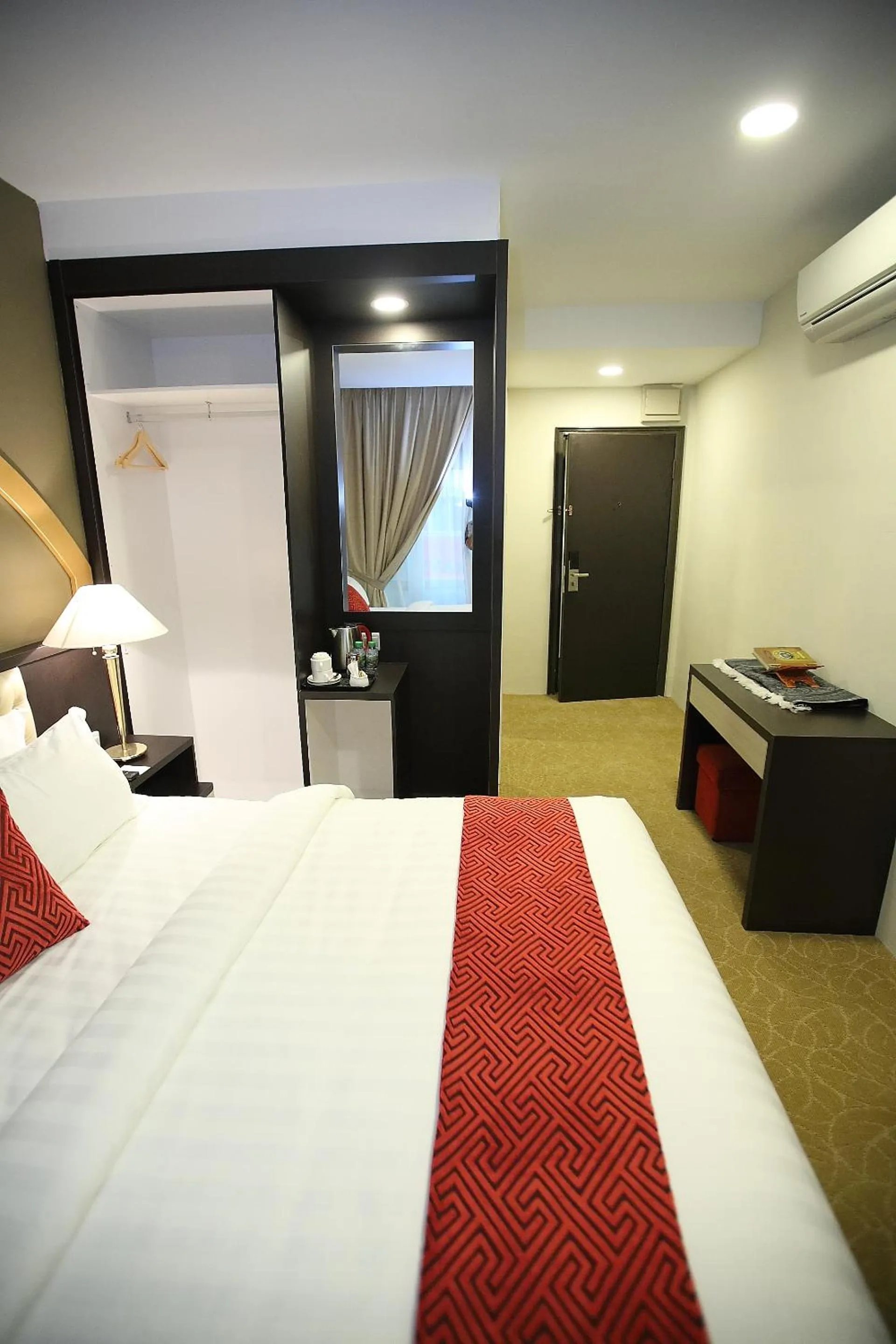 Bedroom, Bed in Al Khatiri Hotel