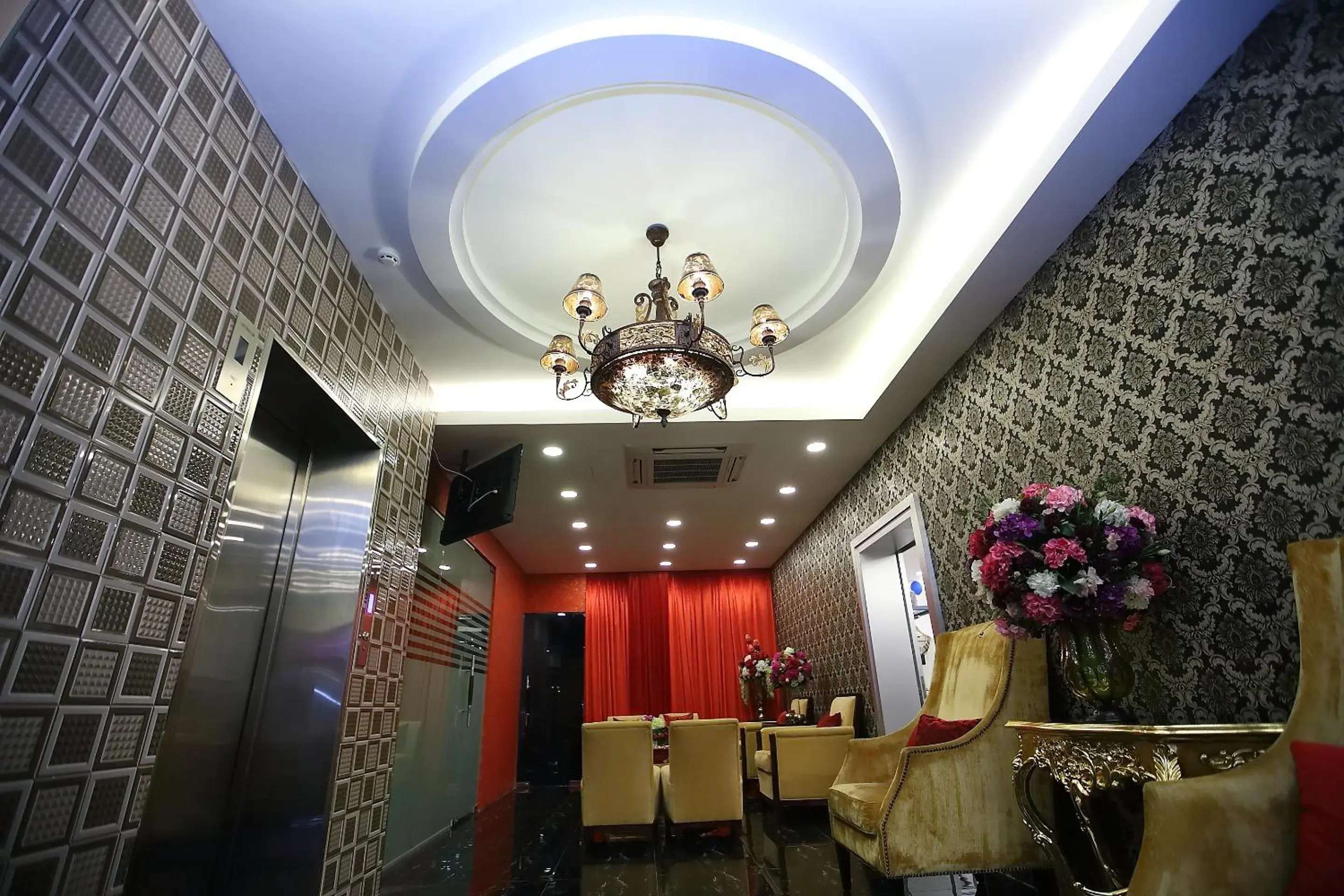 Lobby or reception in Al Khatiri Hotel Lobby or reception in Al Khatiri Hotel