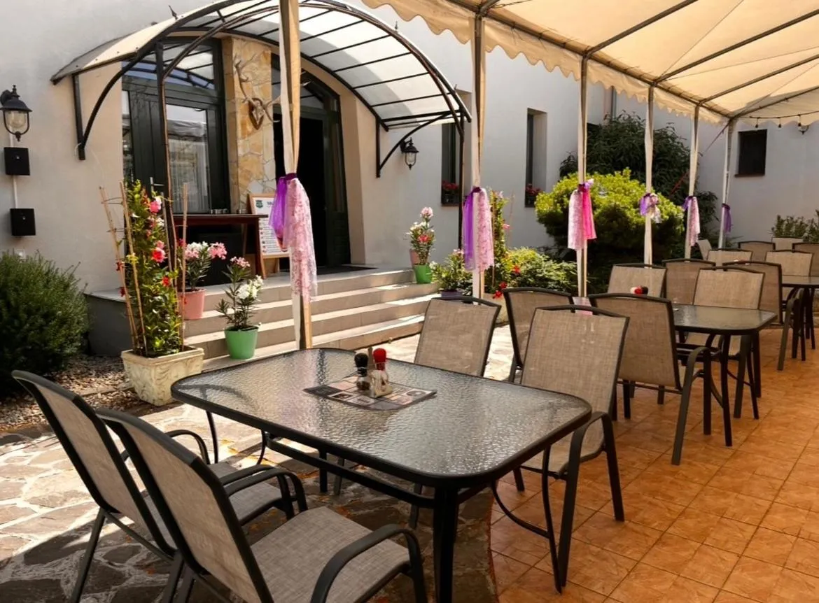 Restaurant/places to eat in Vadász Panzió és Étterem