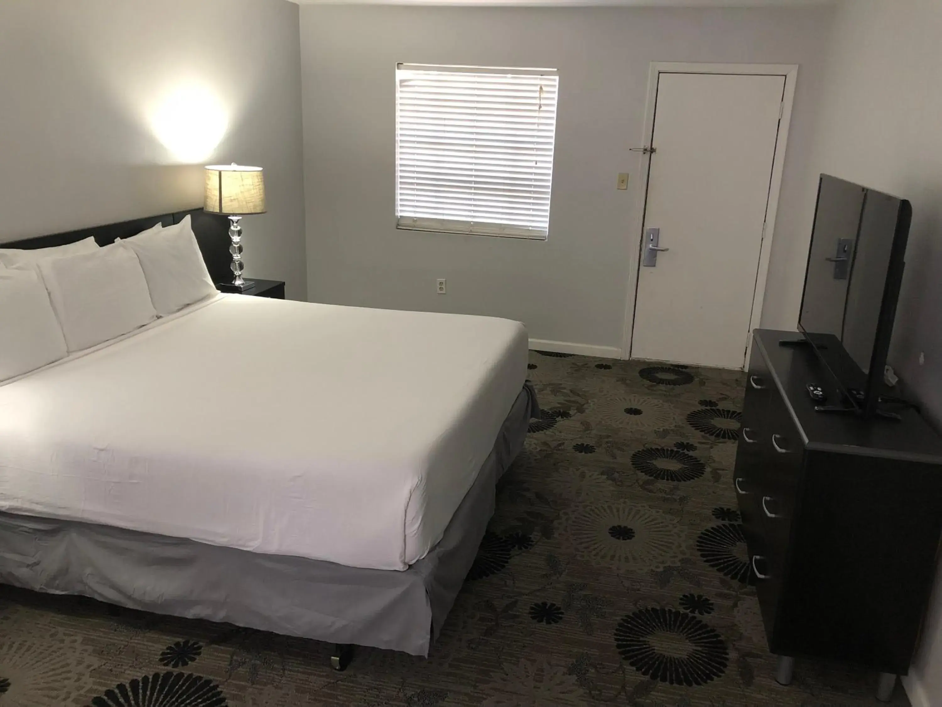 Bed in Midtown Hotel New Orleans Bed in Midtown Hotel New Orleans