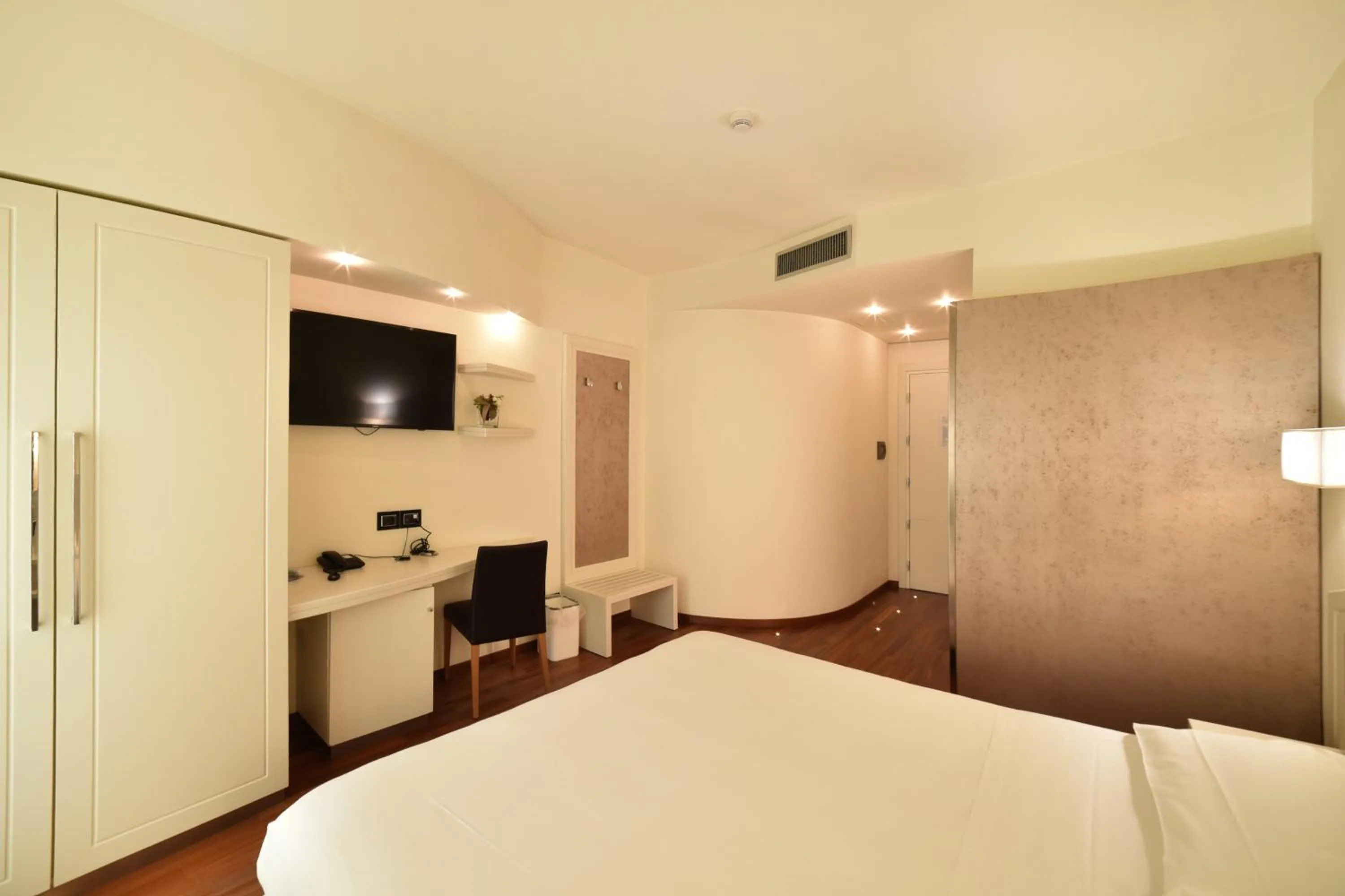 Bed in Hotel Napoleon