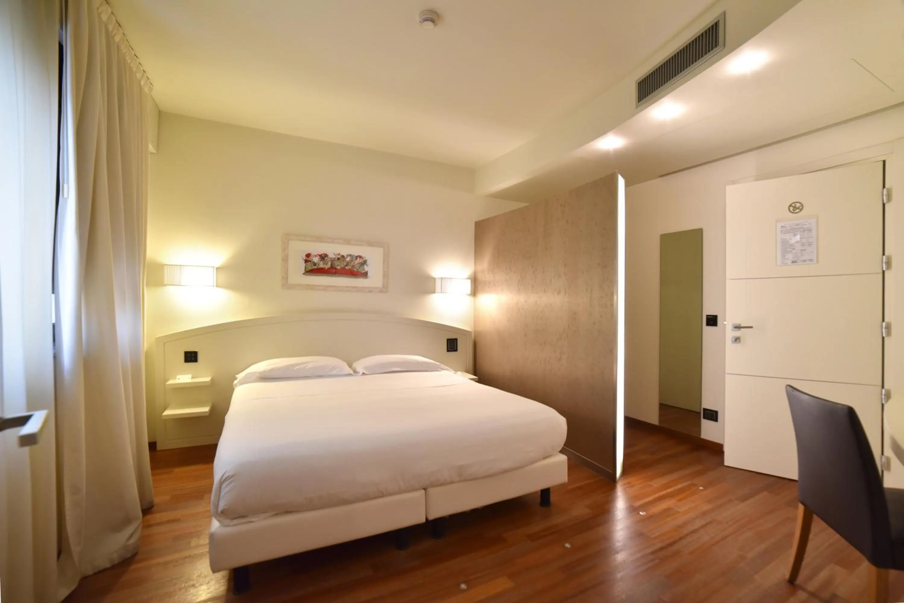 Bed in Hotel Napoleon