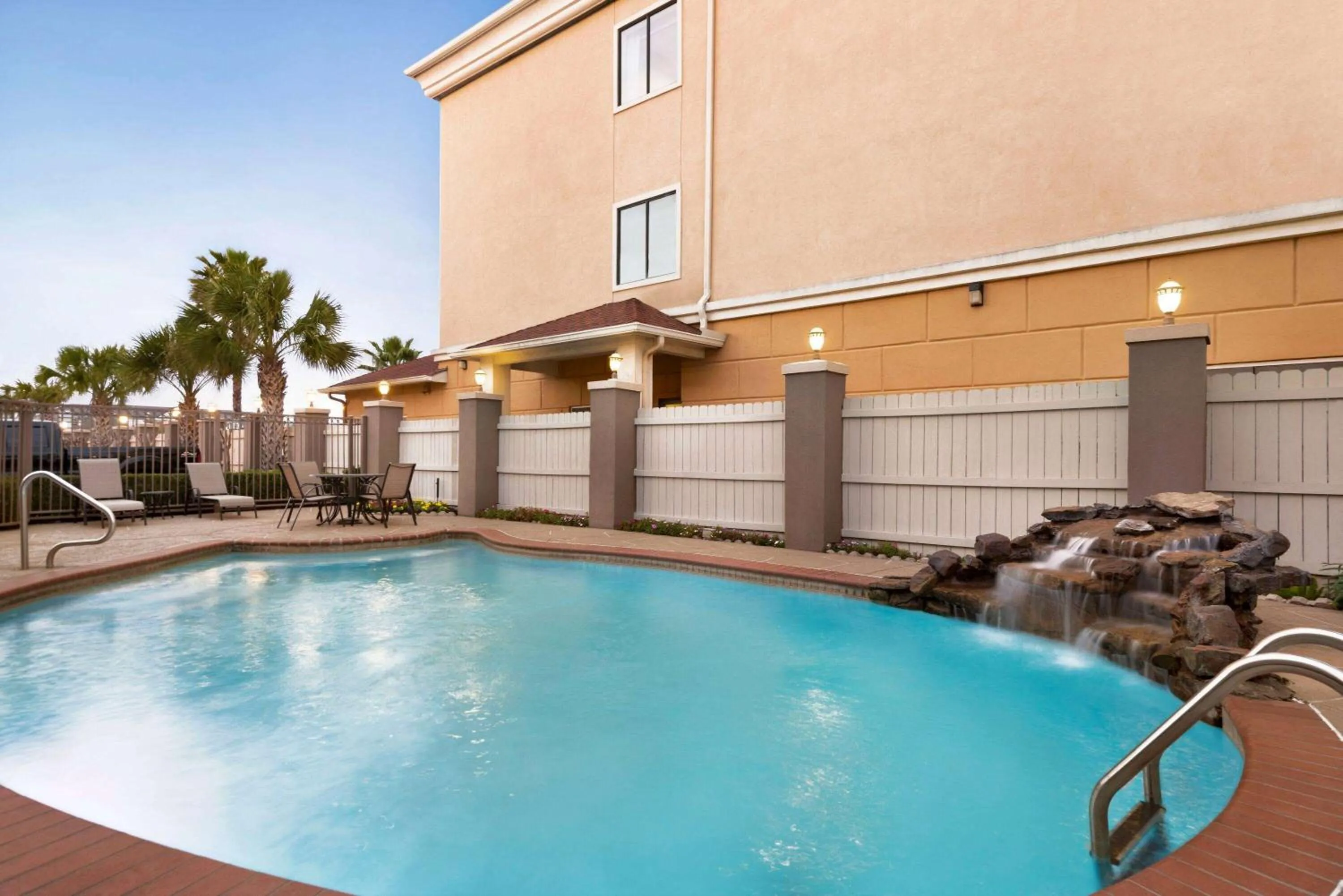 Pool view in Days Inn & Suites by Wyndham Houston Hobby Airport