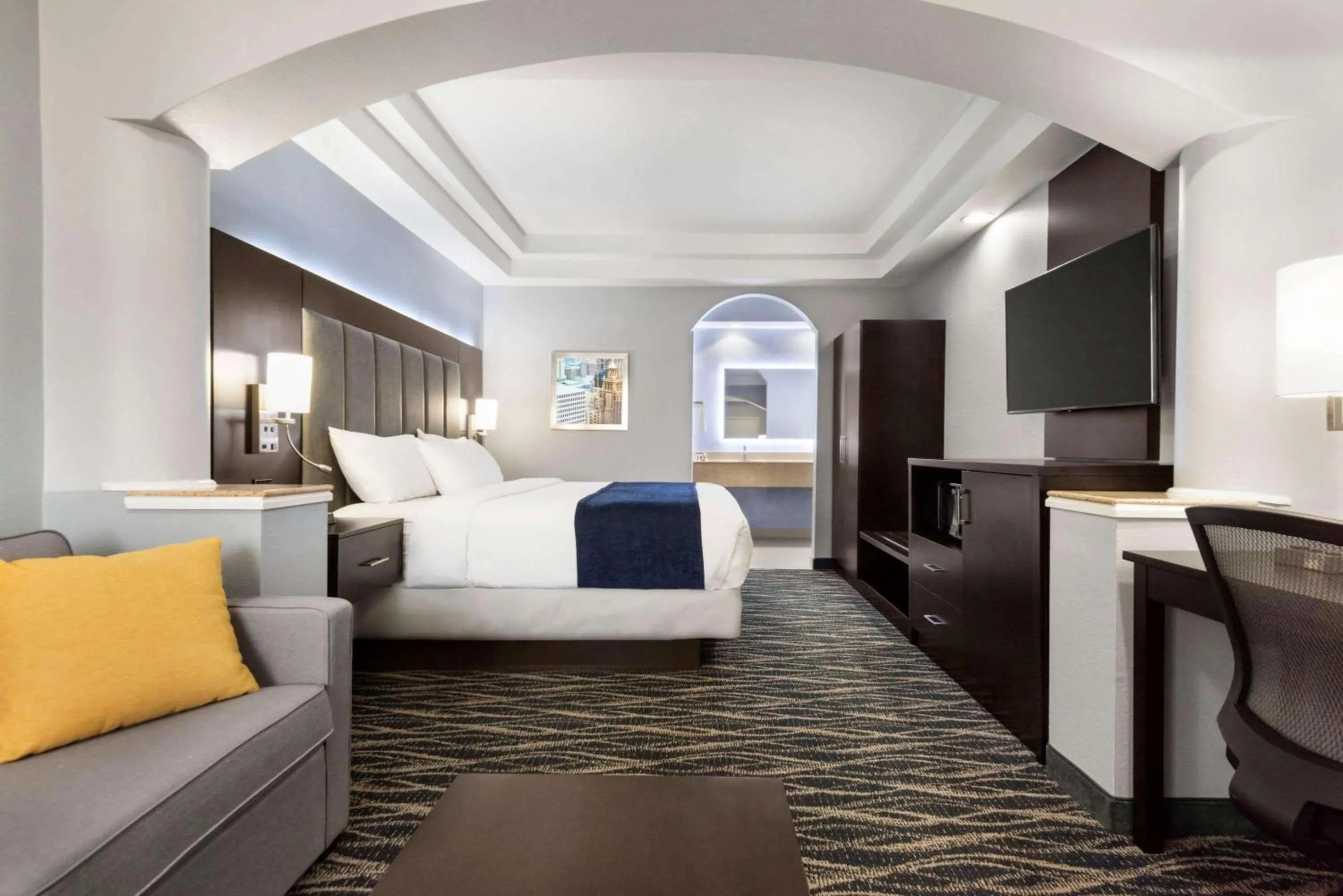 Photo of the whole room, Bed in Days Inn & Suites by Wyndham Houston Hobby Airport